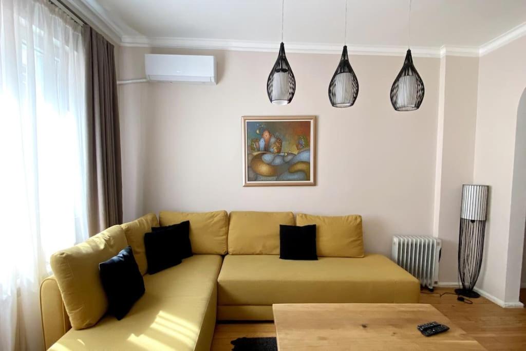 Gorgeous 2 BDRM fully equipped flat, TOP location