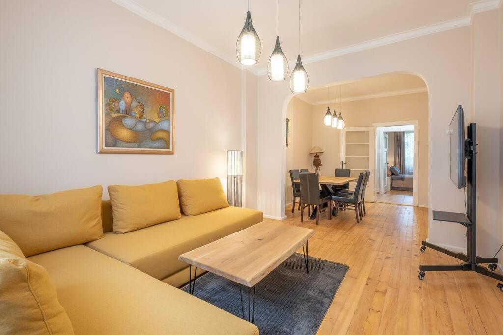 Gorgeous 2 BDRM fully equipped flat, TOP location