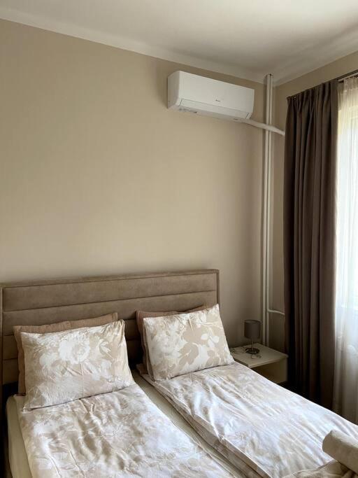 Gorgeous 2 BDRM fully equipped flat, TOP location