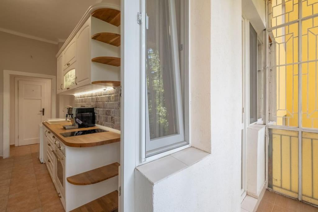 Gorgeous 2 BDRM fully equipped flat, TOP location