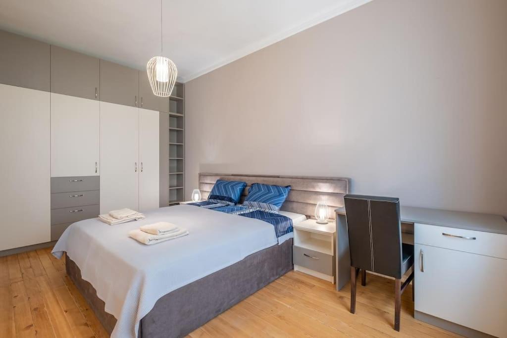 Gorgeous 2 BDRM fully equipped flat, TOP location