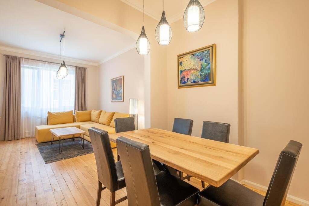 Gorgeous 2 BDRM fully equipped flat, TOP location