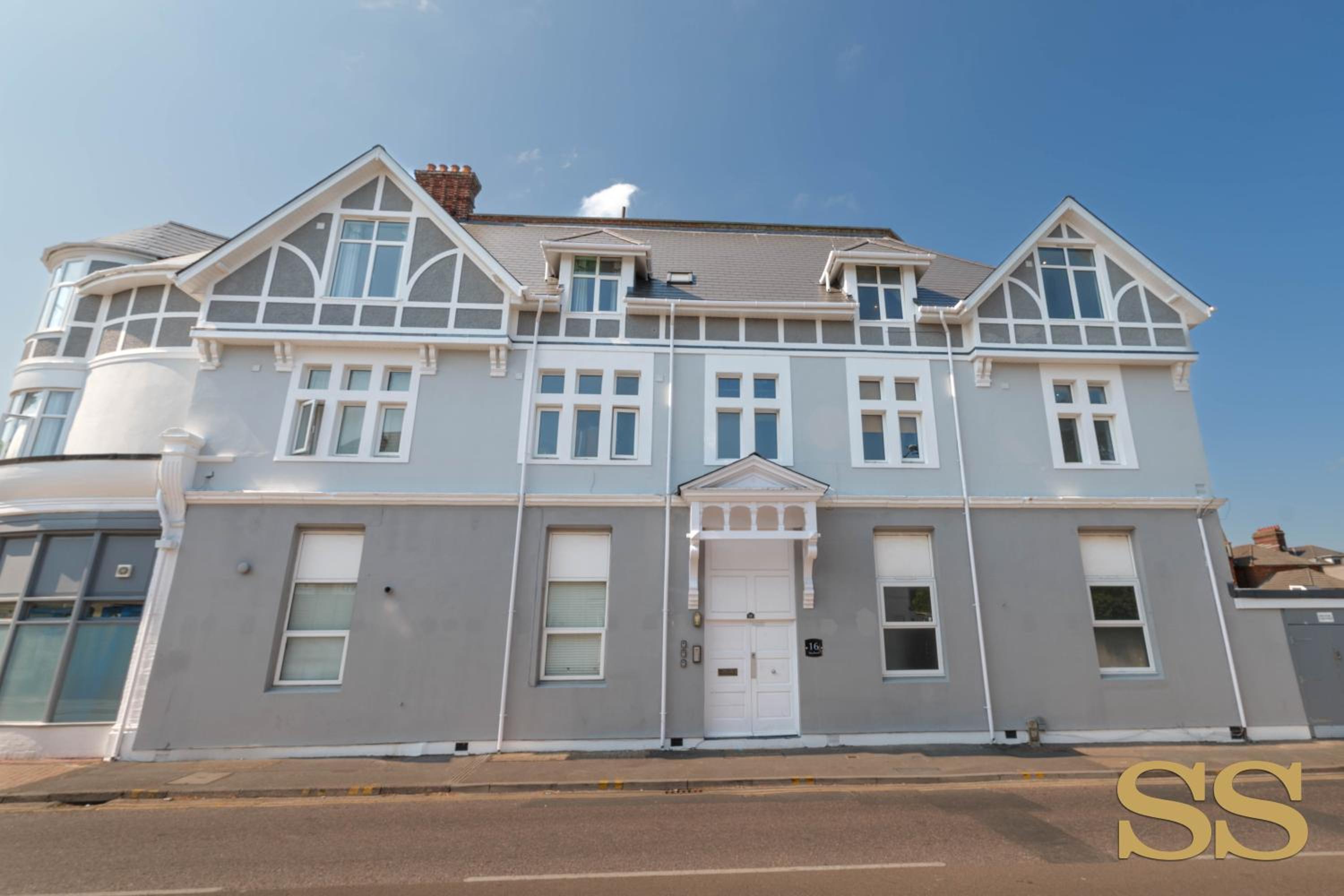 Blue Lagoon - 1 MINUTE FROM 02 ACADEMY - FREE PARKING - 5 MINUTES FROM THE BEACH - FAST WI-FI - SMART TV