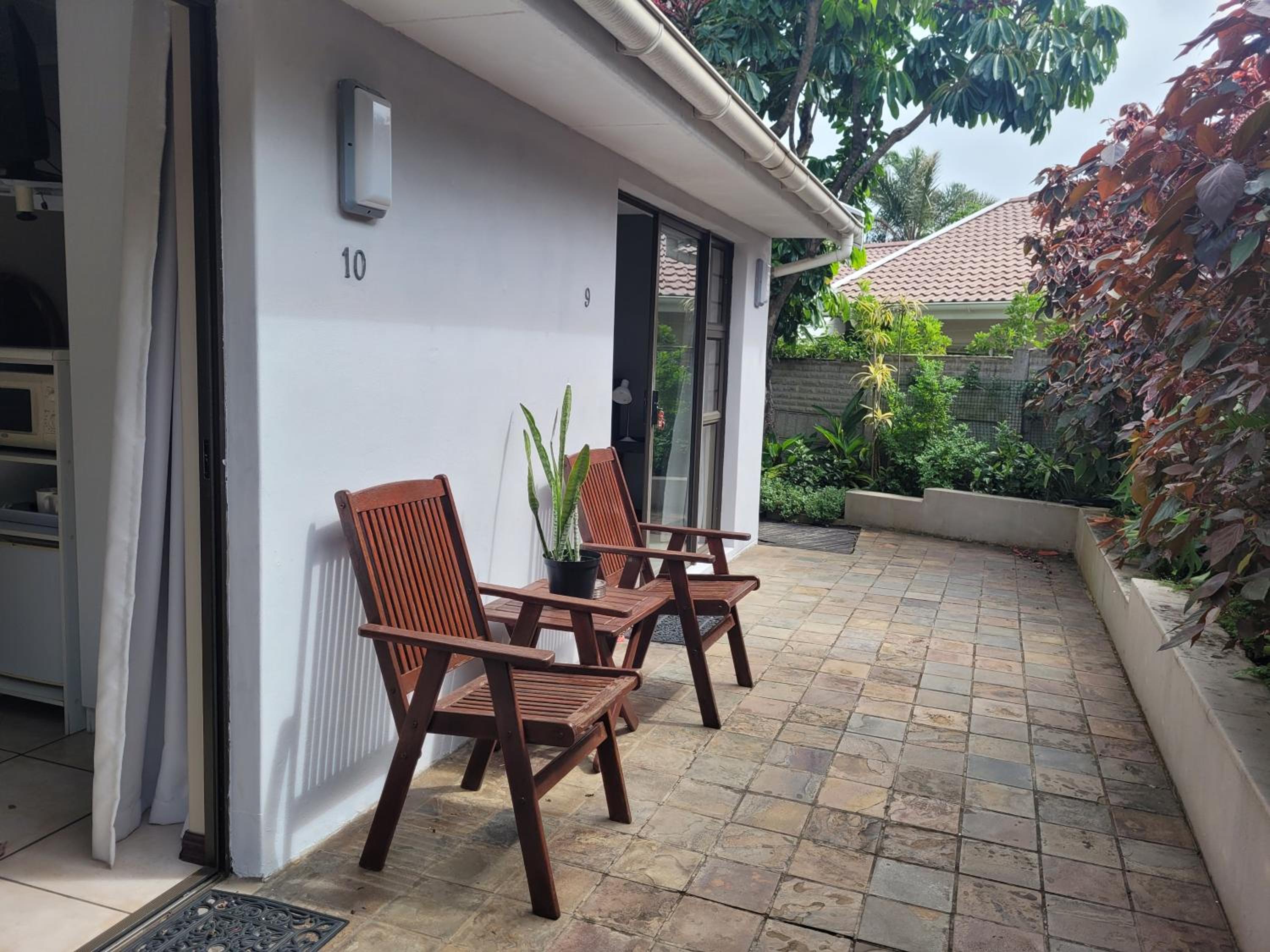 Suite 10- Deja' Blu Bed and Breakfast- East London