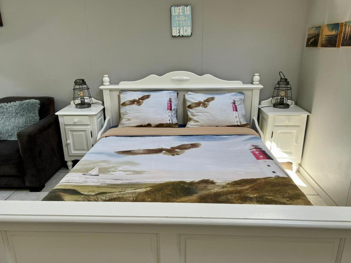 De ZeeuwSter en Burgh Haamstede — bedroom