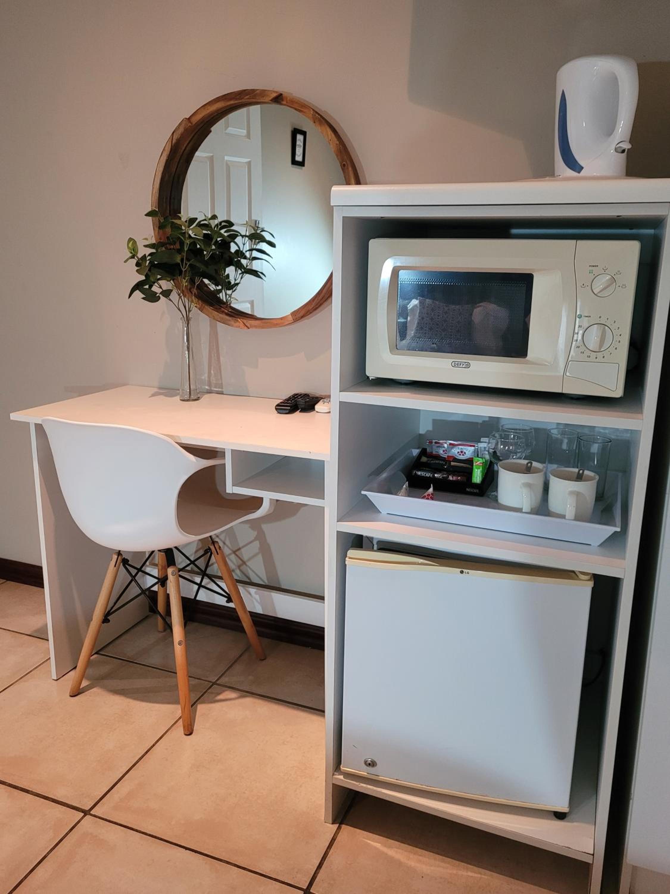 Suite 10- Deja' Blu Bed and Breakfast- East London