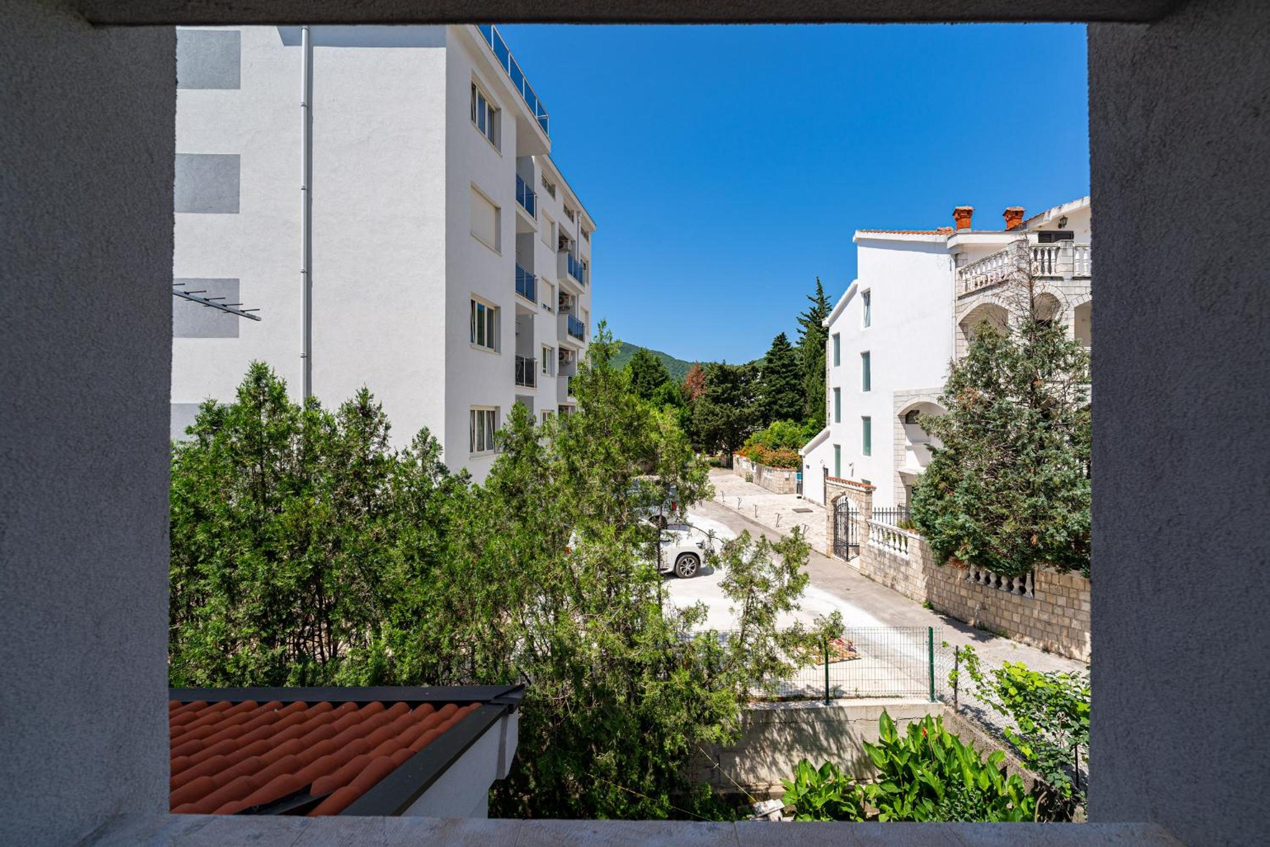 Studio Apartments Marea 2 view 2