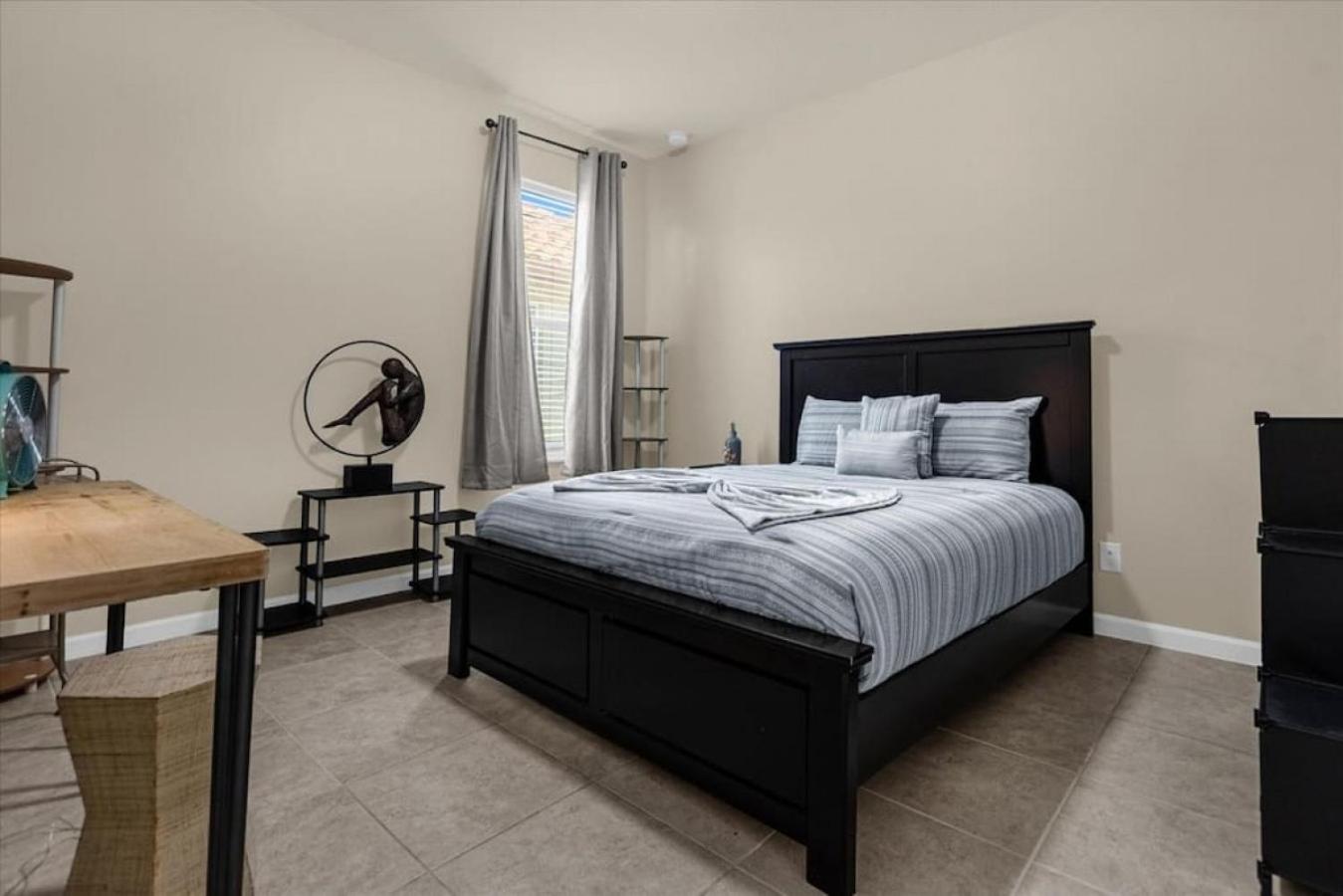 Solterra Resort 5 bedrooms w pool near Disney