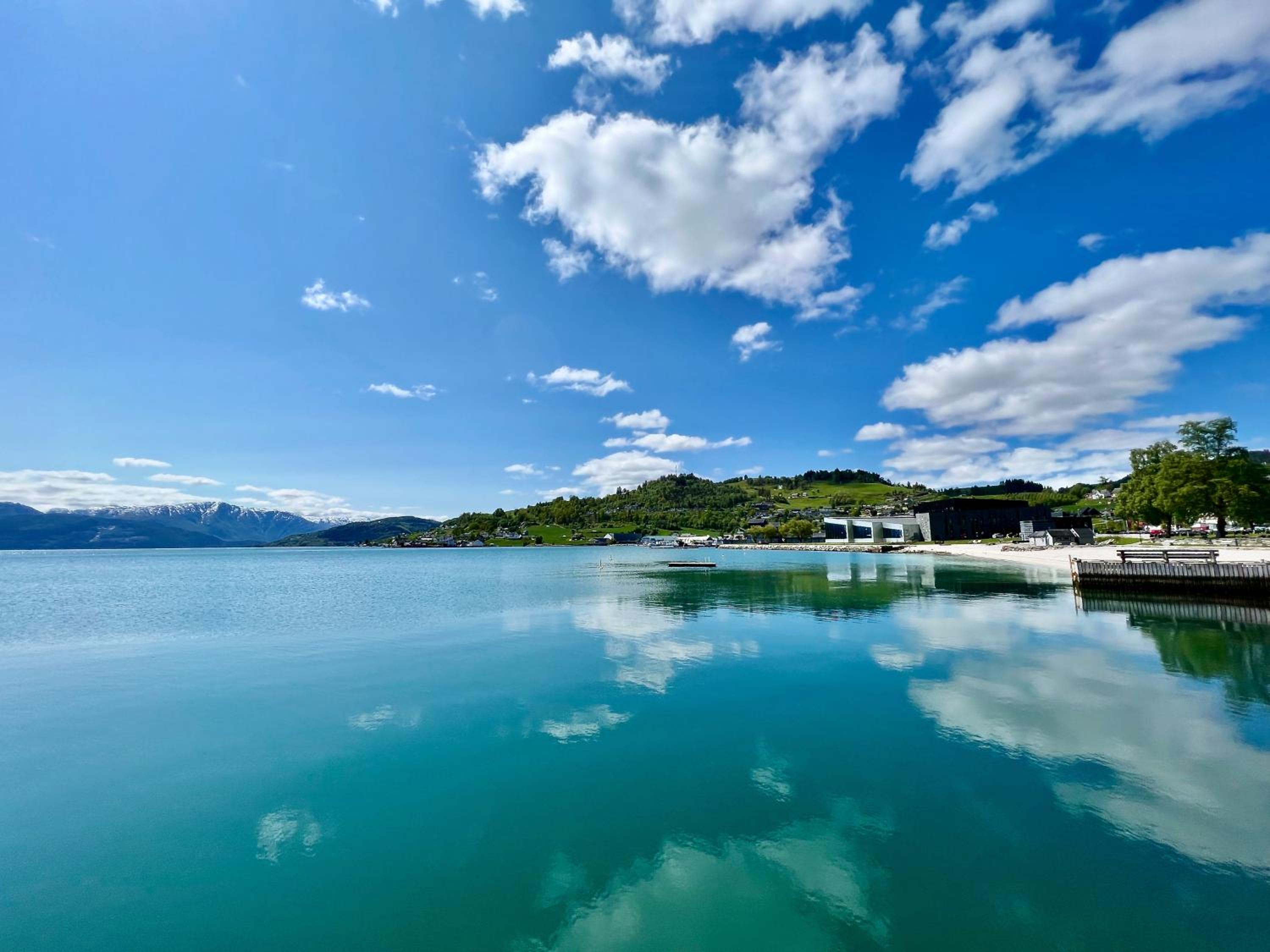 Hardangerfjord View - luxury fjord-side holiday home