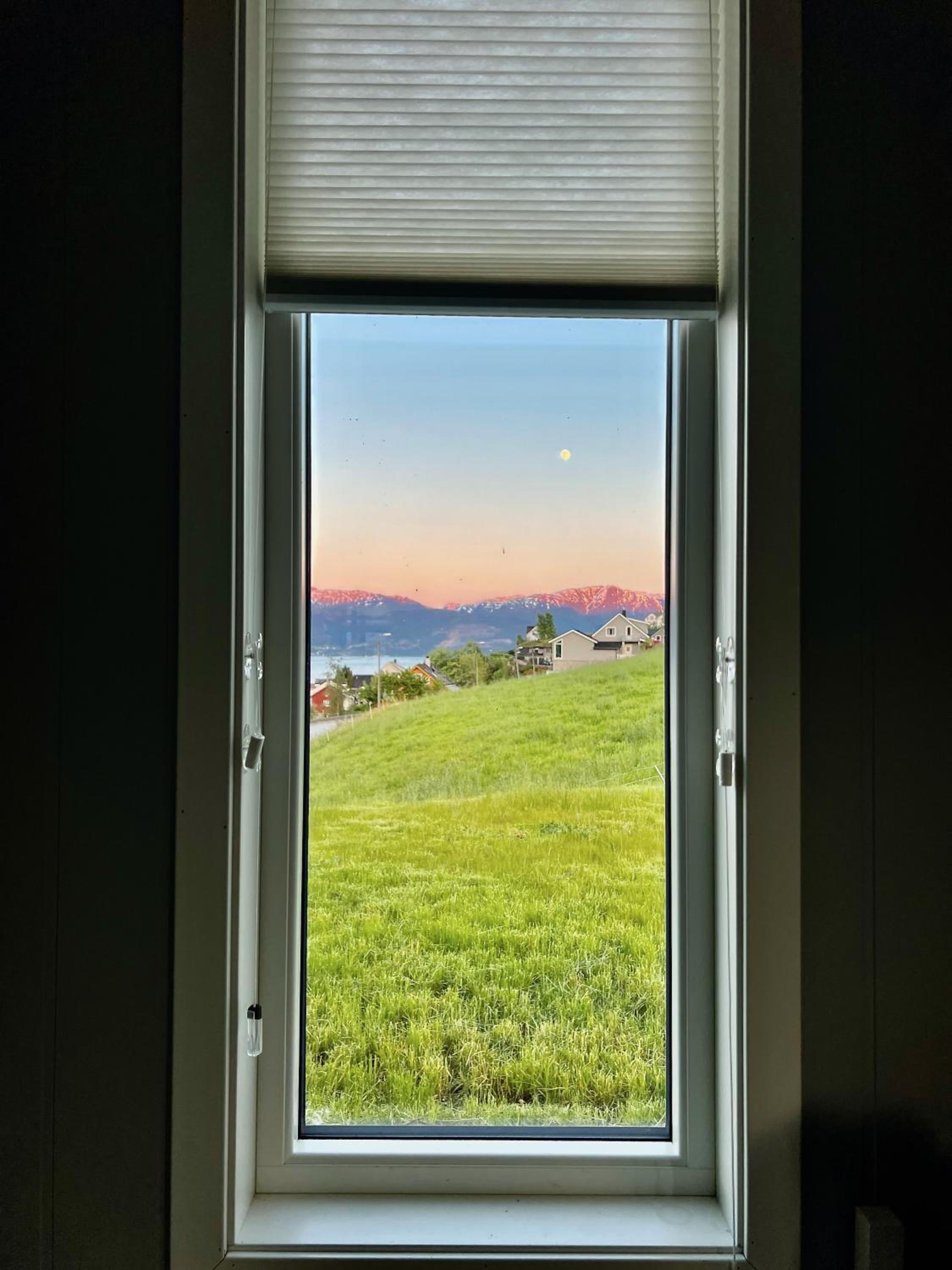 Hardangerfjord View - luxury fjord-side holiday home