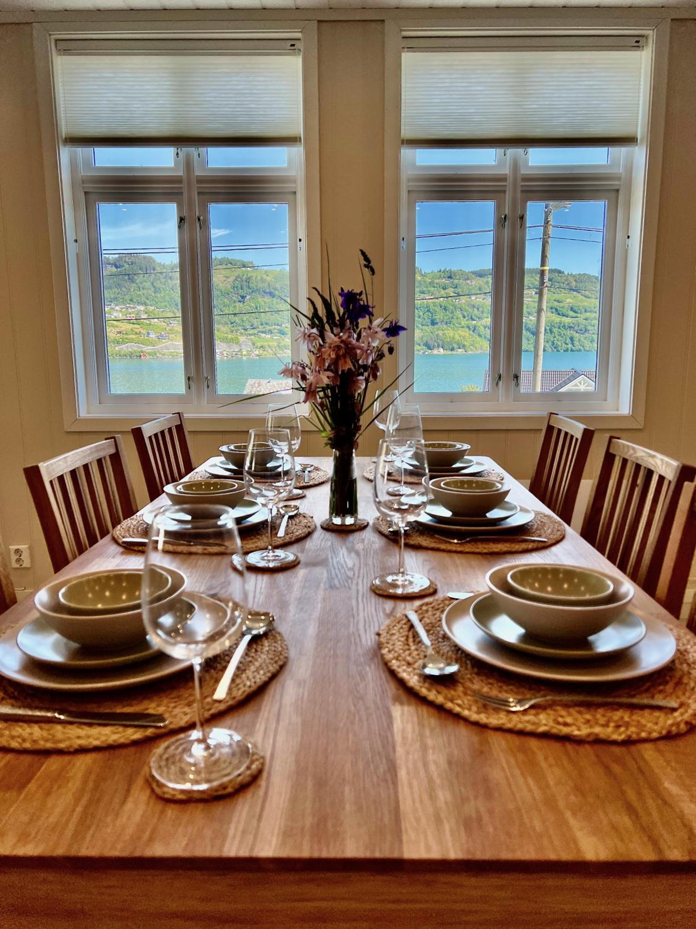 Hardangerfjord View - luxury fjord-side holiday home