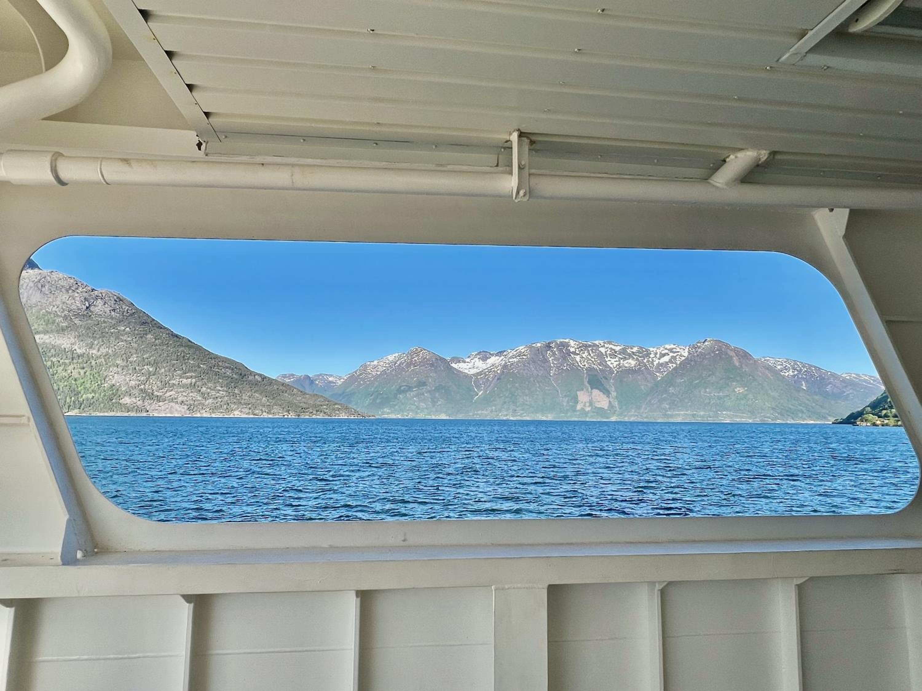 Hardangerfjord View - luxury fjord-side holiday home