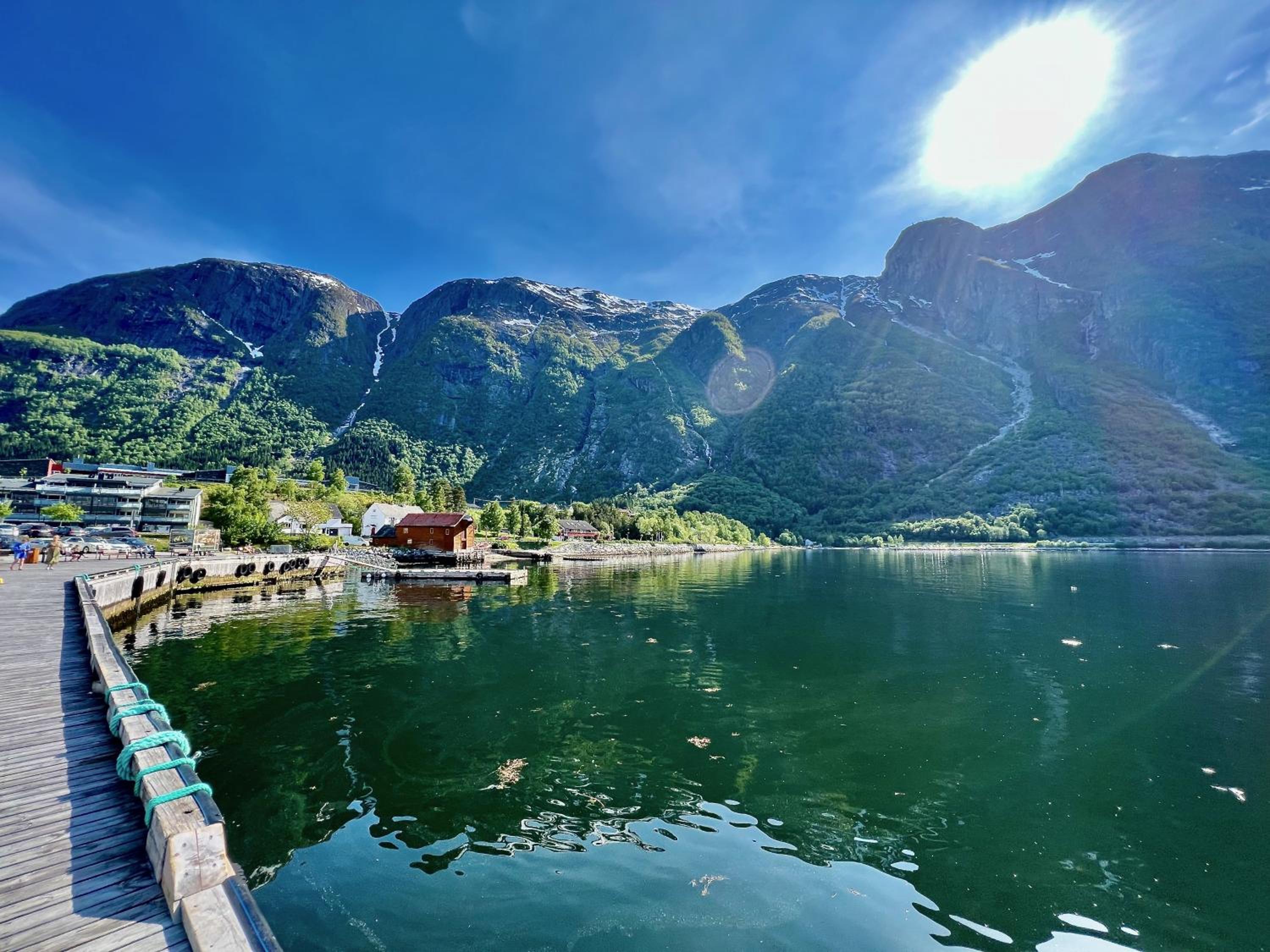Hardangerfjord View - luxury fjord-side holiday home