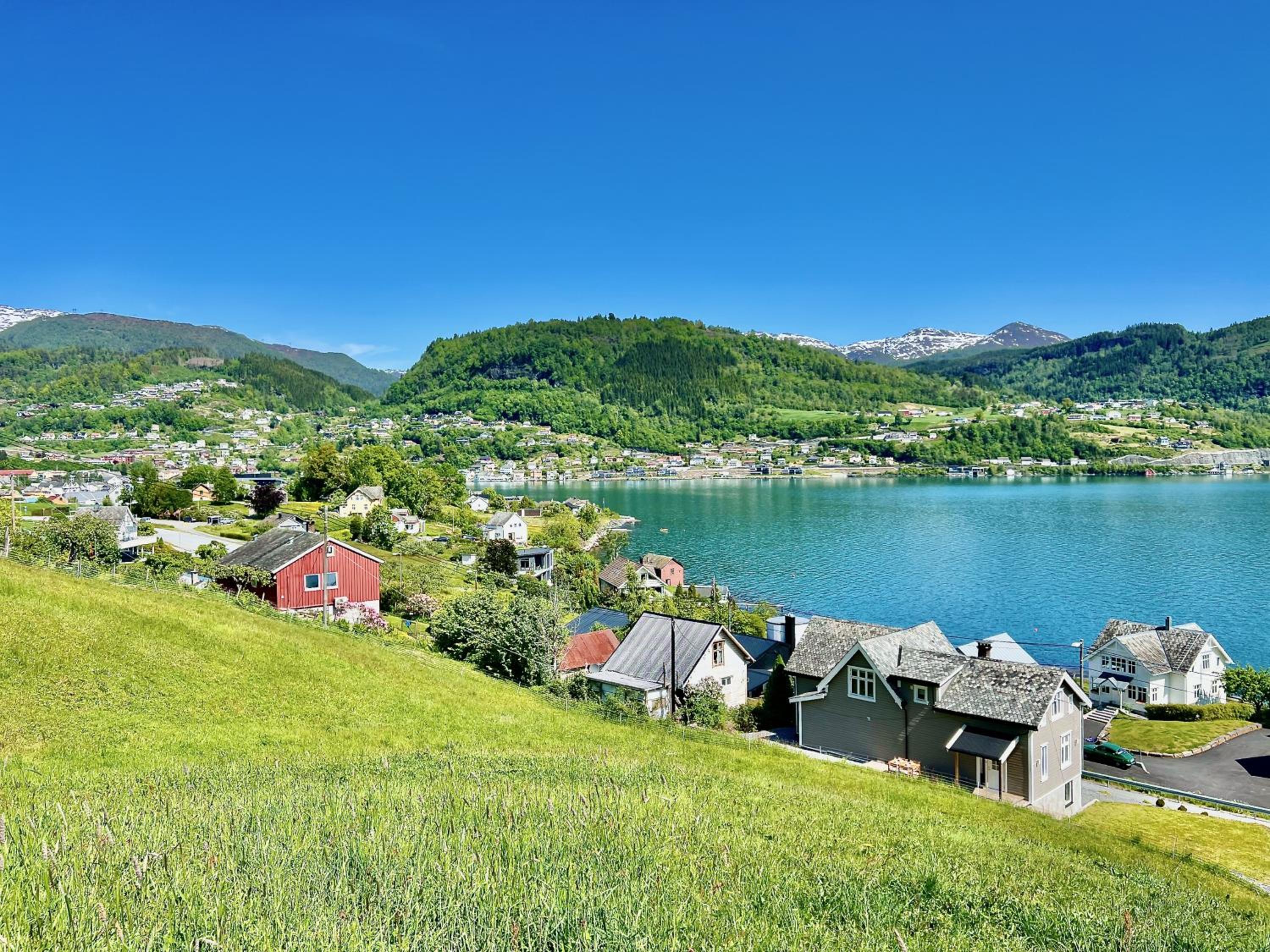 Hardangerfjord View - luxury fjord-side holiday home