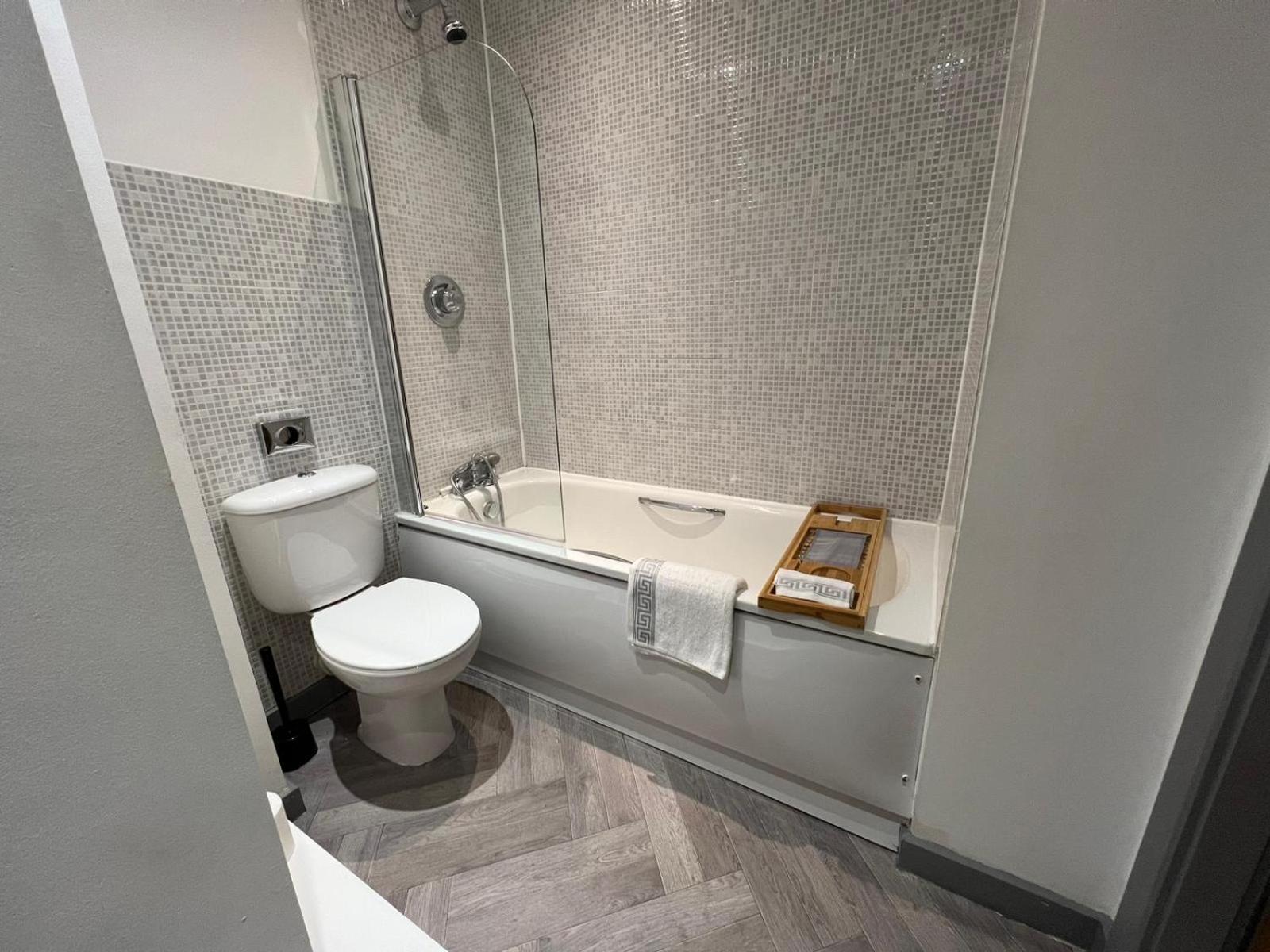 Luxury 02 Academy City Centre 2 Bed Apartment Mailbox Bullring Leisure & Families view 5
