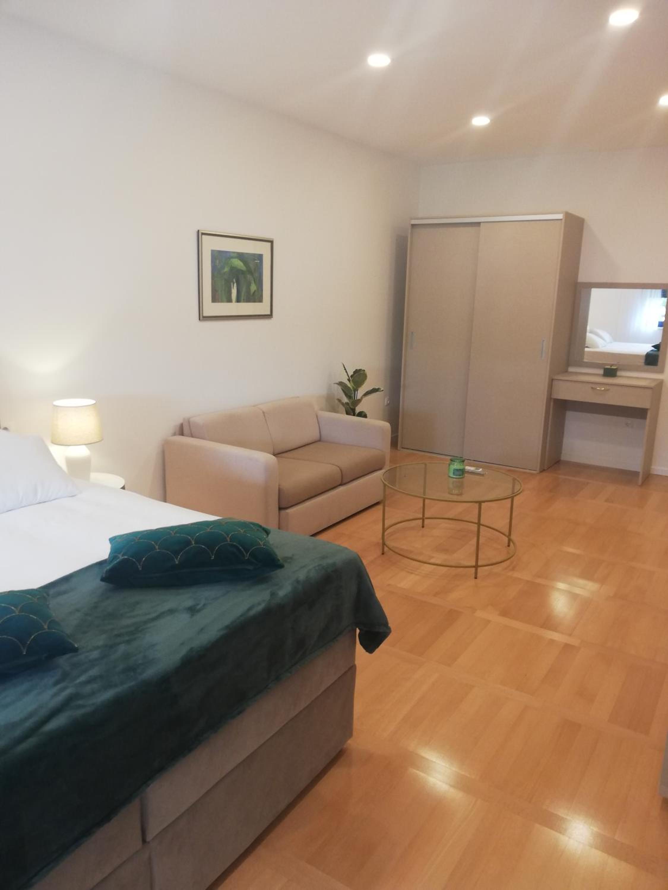 Laurus Makarska Accommodation