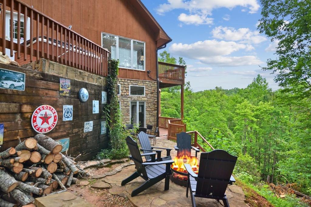 Lily's Lookout Lodge - Helen, GA view 4