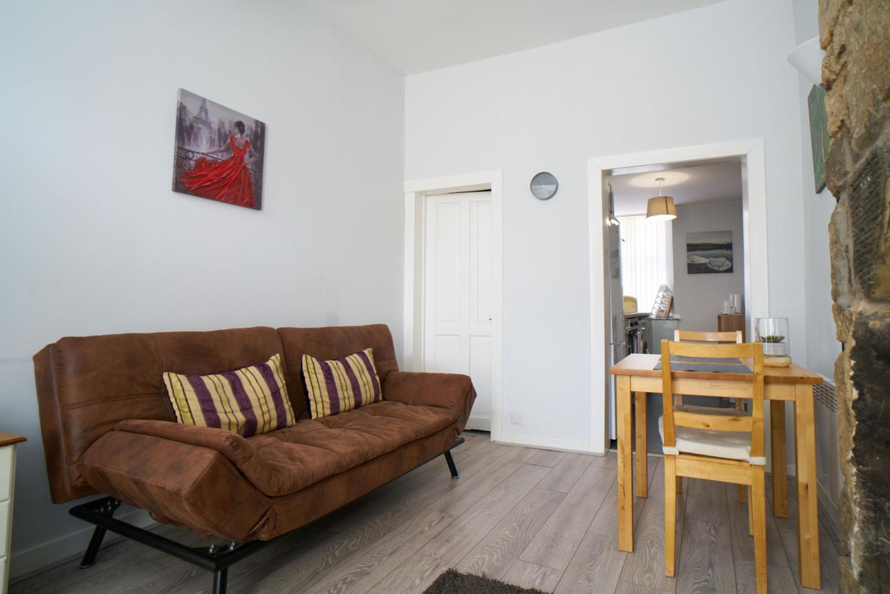 1 BDR House By Caledonia Luxe Stays Short Lets & Serviced Accommodation Lanark