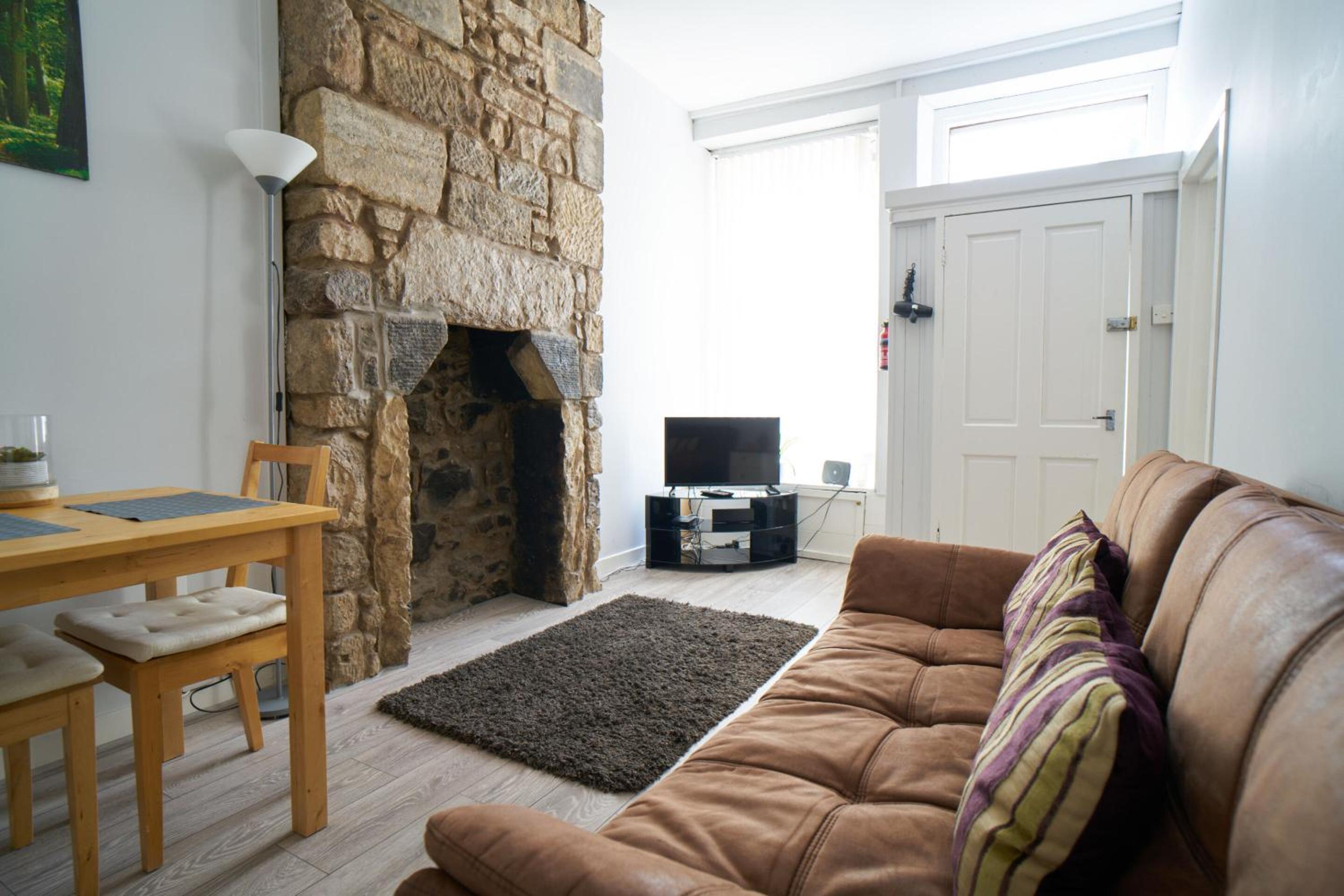 1 BDR House By Caledonia Luxe Stays Short Lets & Serviced Accommodation Lanark