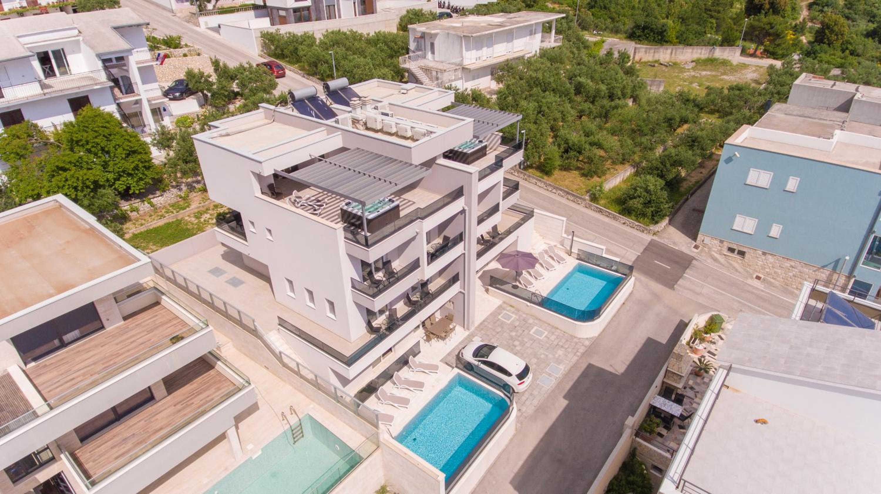 Villa Toni with pool and jacuzzi