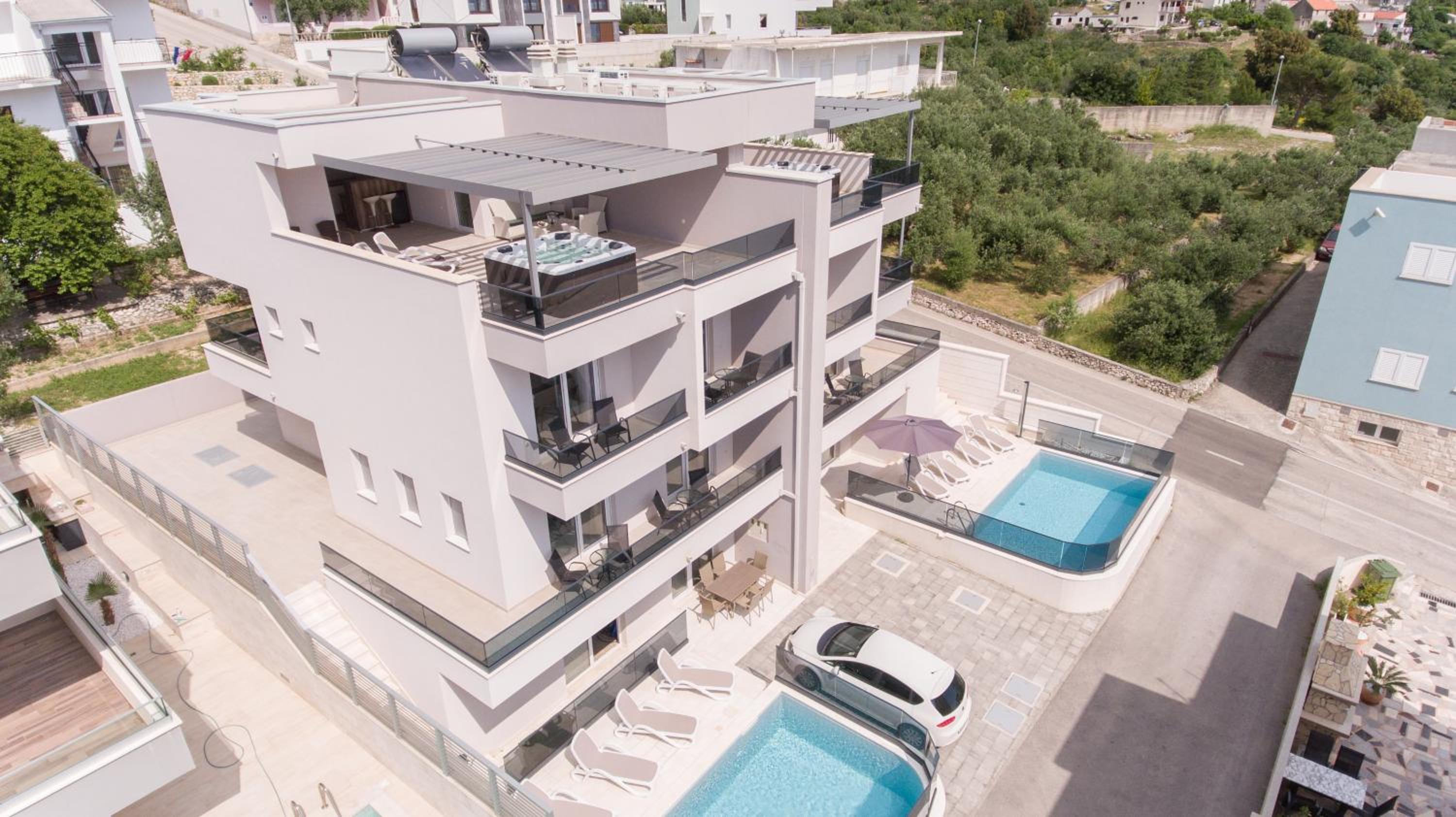 Villa Toni with pool and jacuzzi
