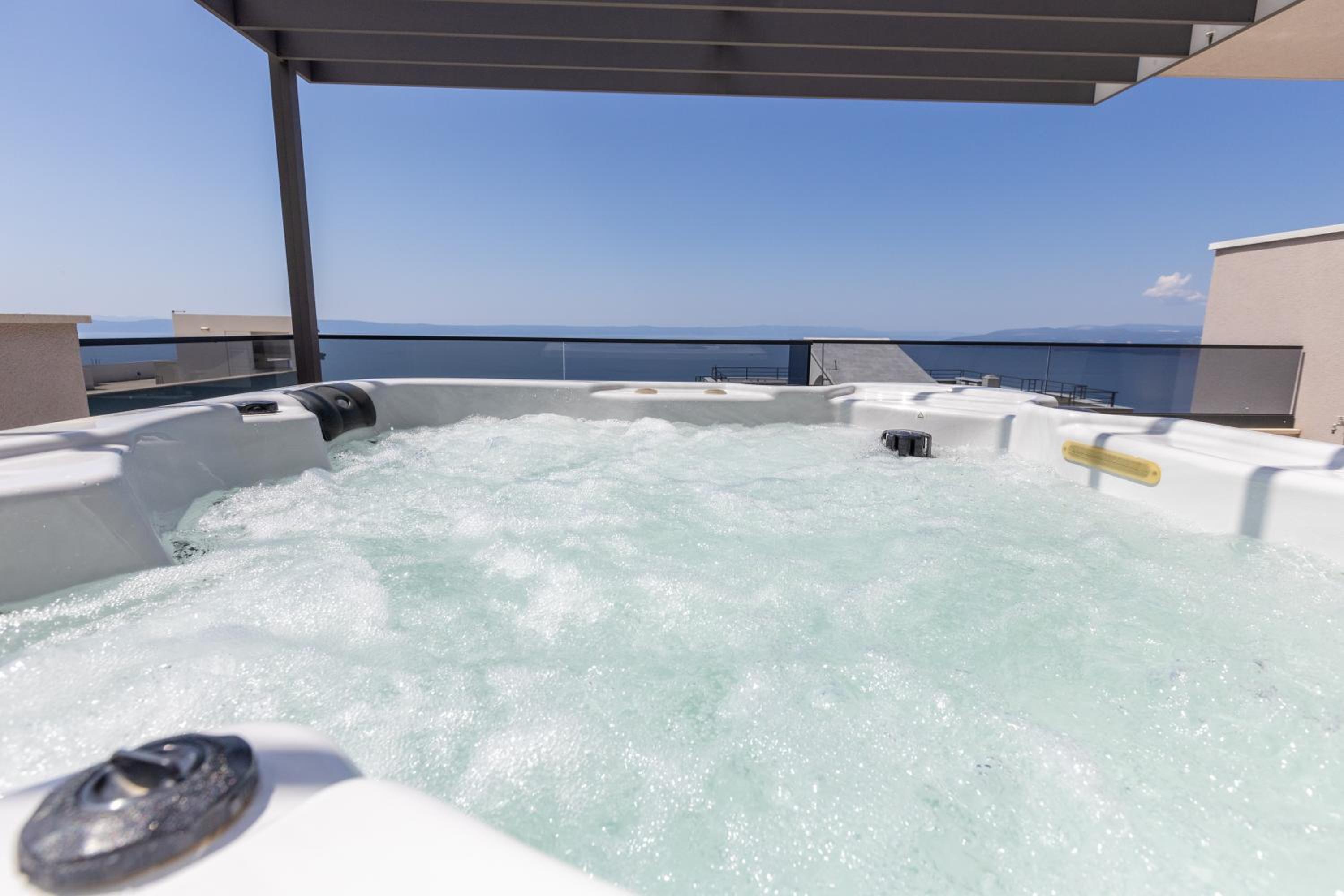 Villa Toni with pool and jacuzzi