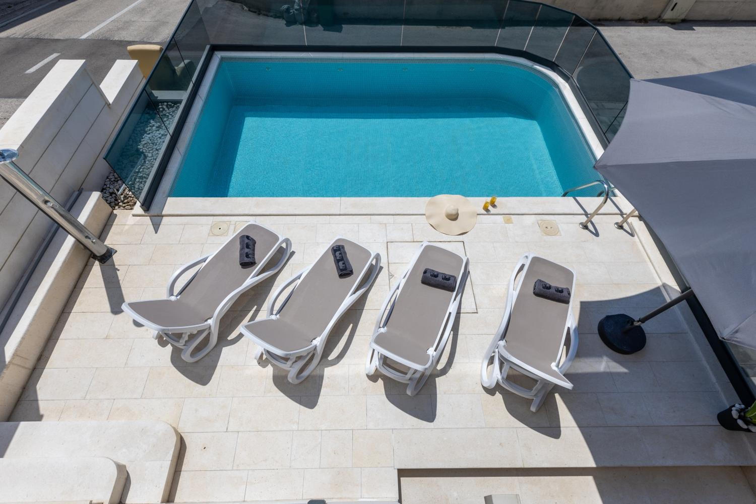 Villa Toni with pool and jacuzzi
