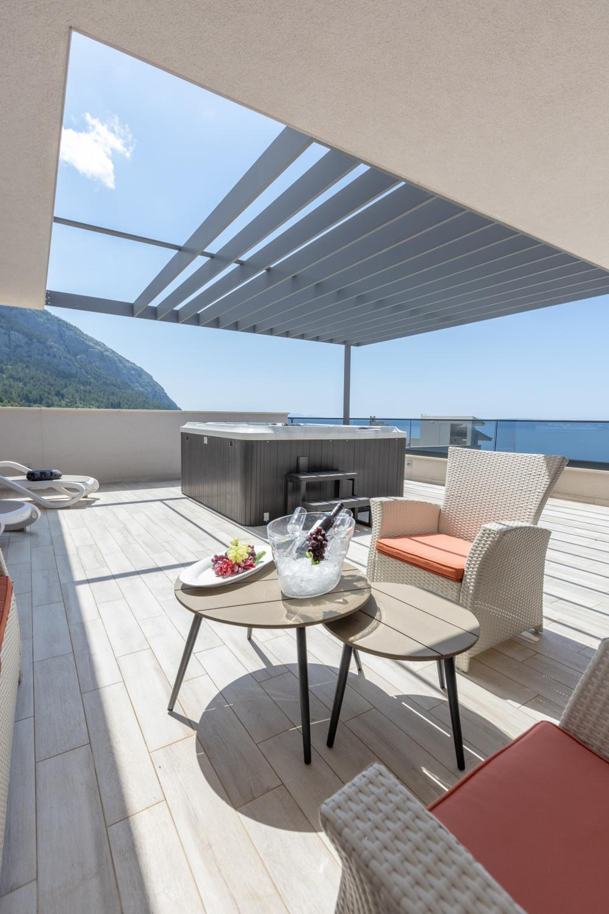 Villa Toni with pool and jacuzzi