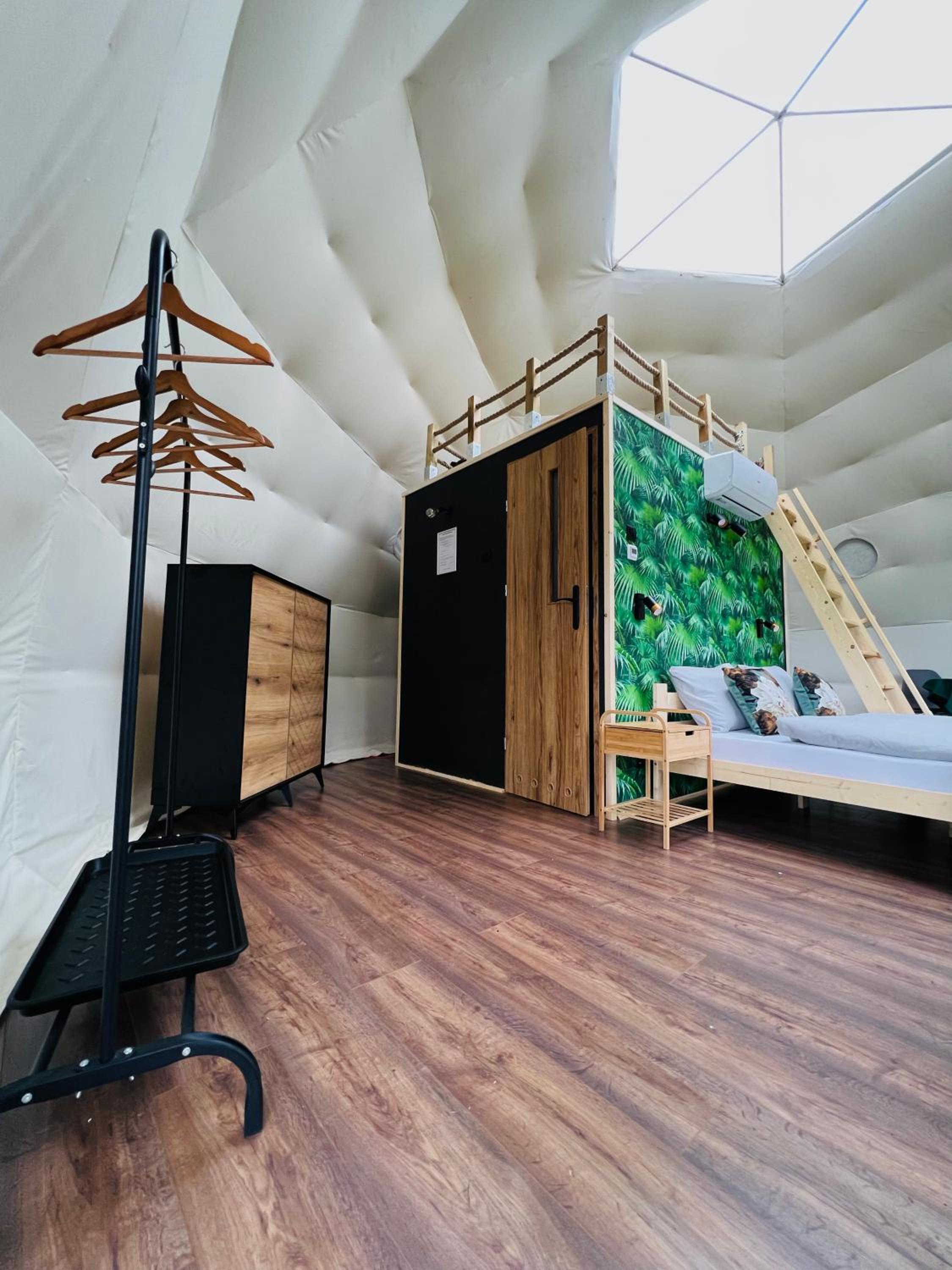 Glamping Stacja Zieleniec w Nałęczowie
