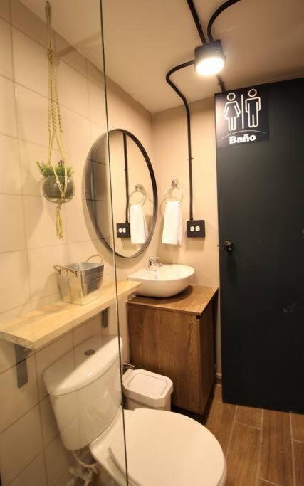Alojamiento en Laureles Medellín con cocina y baño privado - ONE106 By Roots Rentals