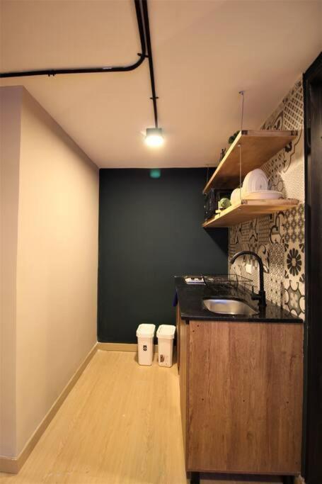 Alojamiento en Laureles Medellín con cocina y baño privado - ONE106 By Roots Rentals
