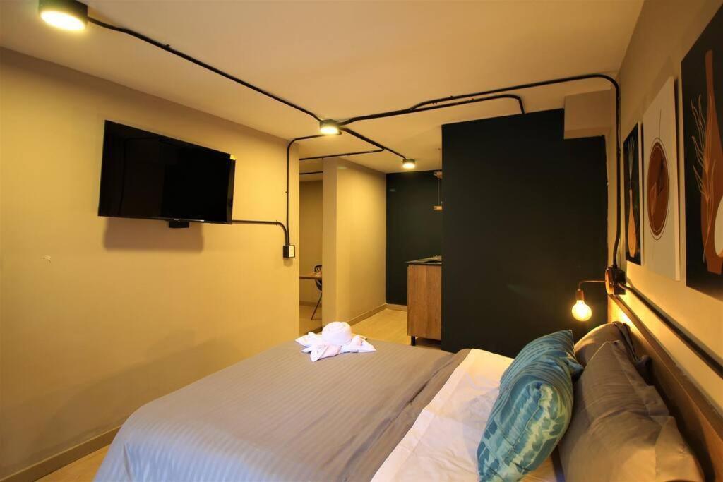 Alojamiento en Laureles Medellín con cocina y baño privado - ONE106 By Roots Rentals