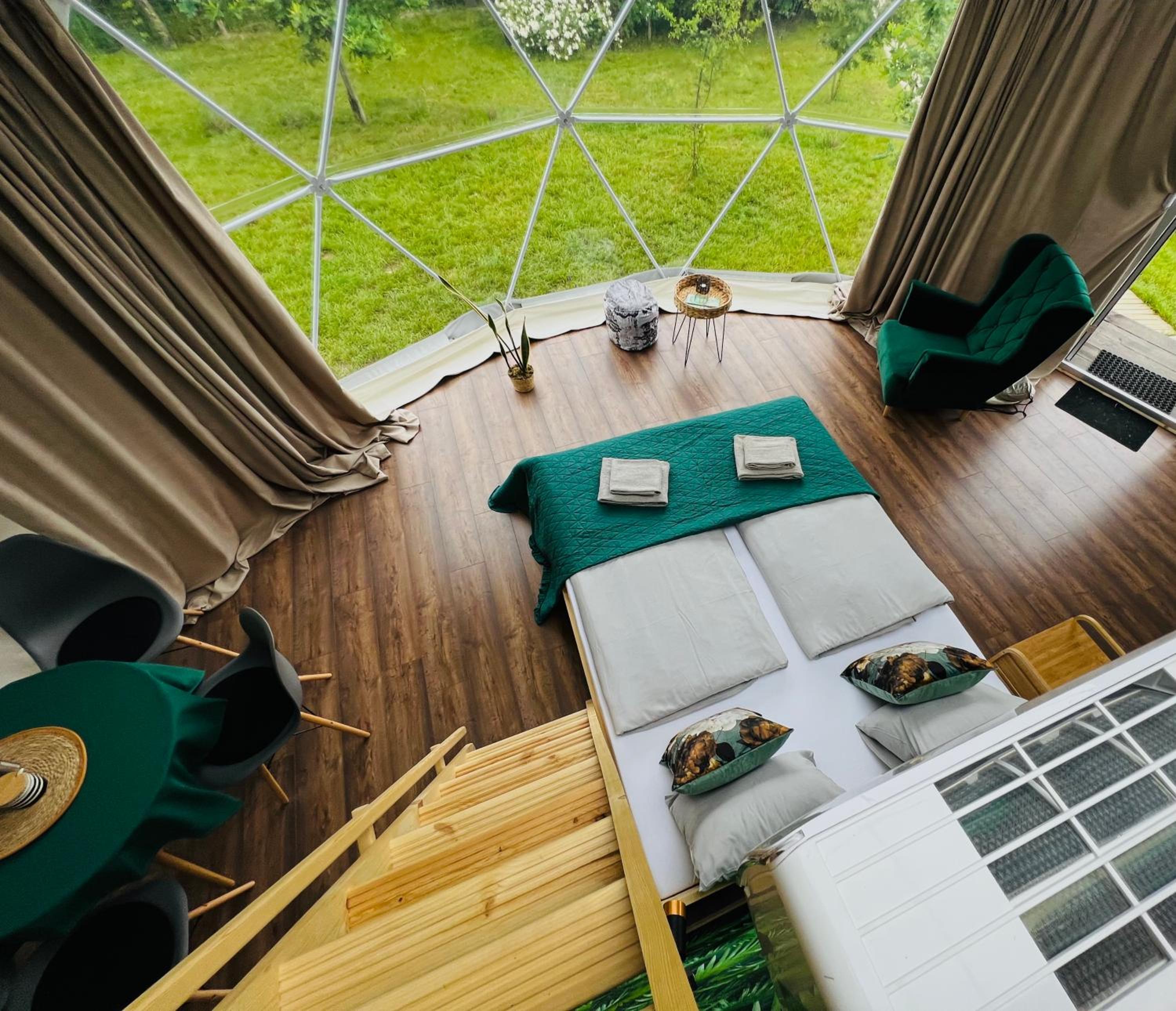 Glamping Stacja Zieleniec w Nałęczowie