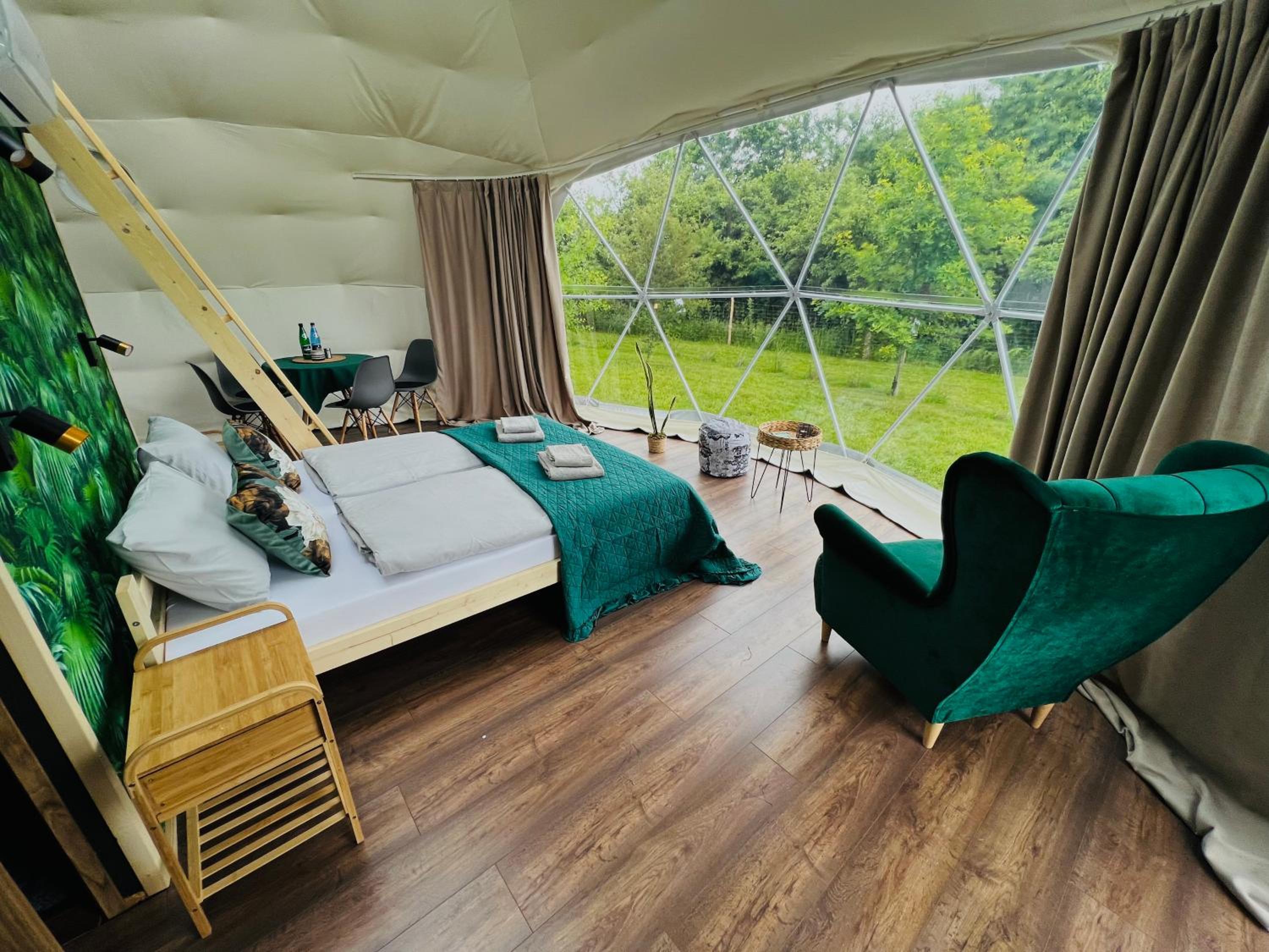 Glamping Stacja Zieleniec w Nałęczowie
