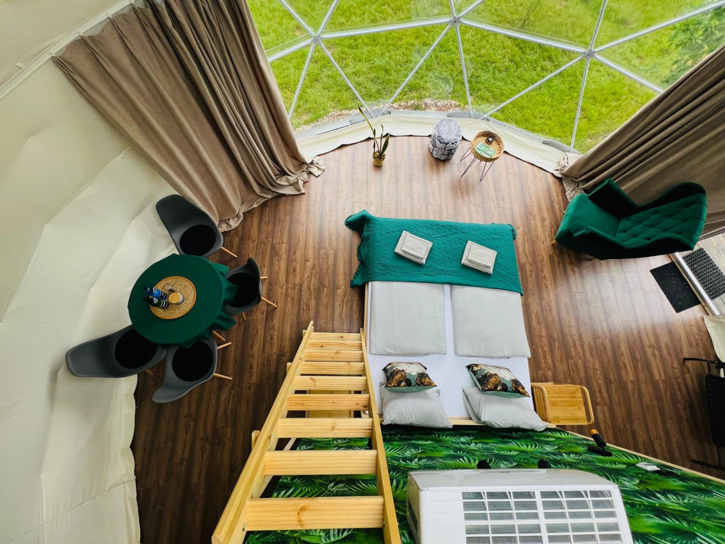 Glamping Stacja Zieleniec w Nałęczowie