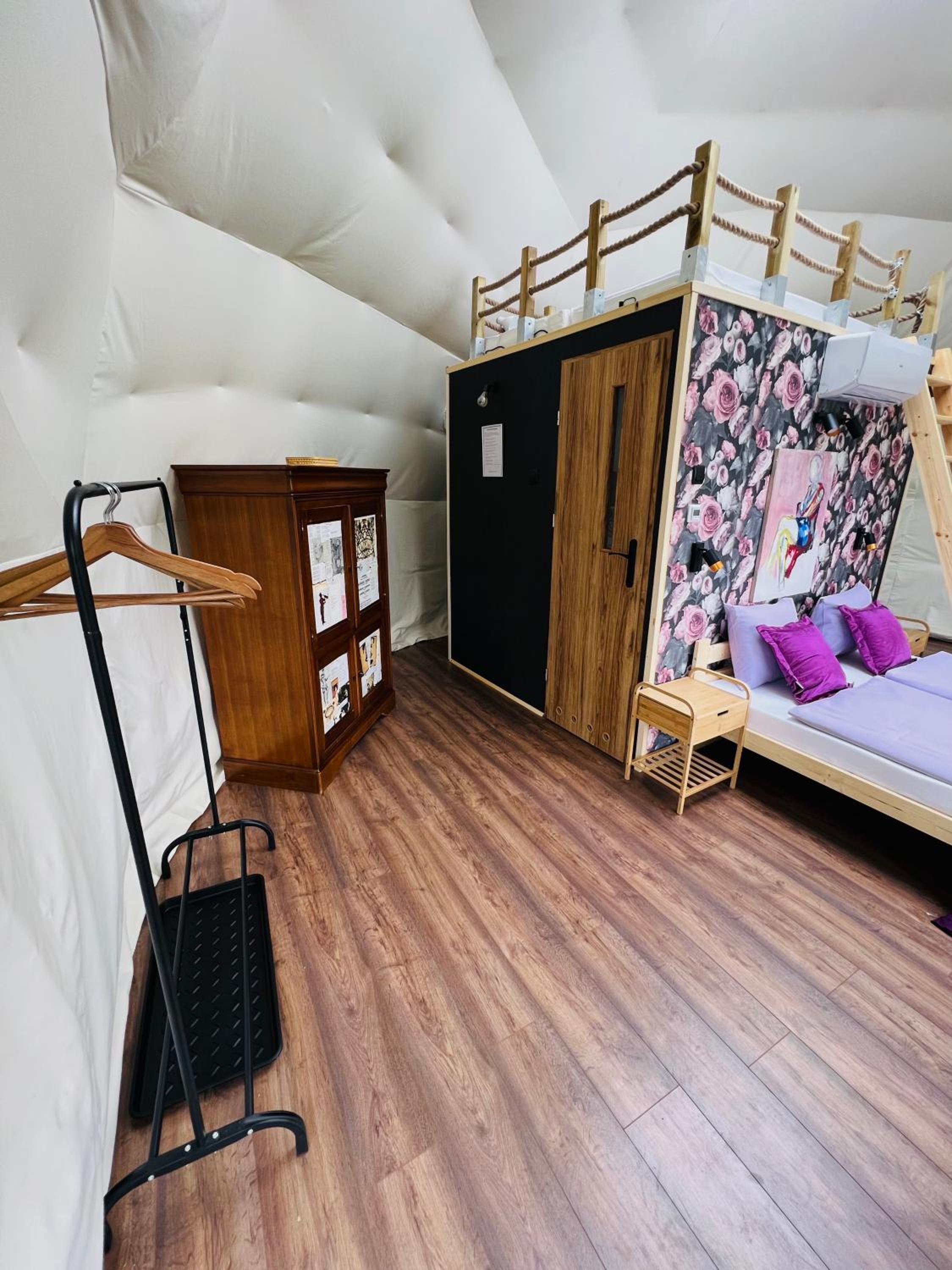 Glamping Stacja Zieleniec w Nałęczowie