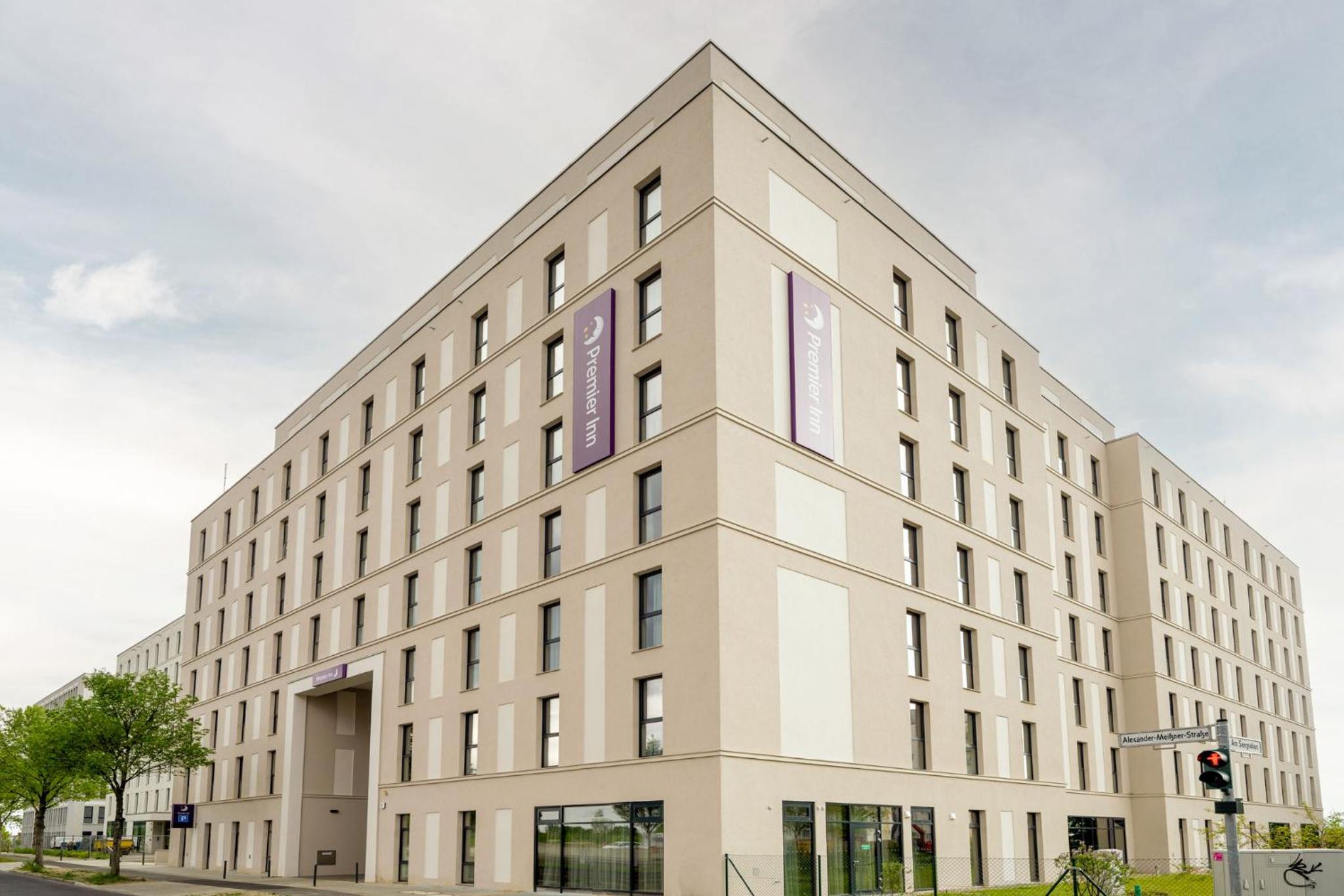 Premier Inn Berlin Airport 5