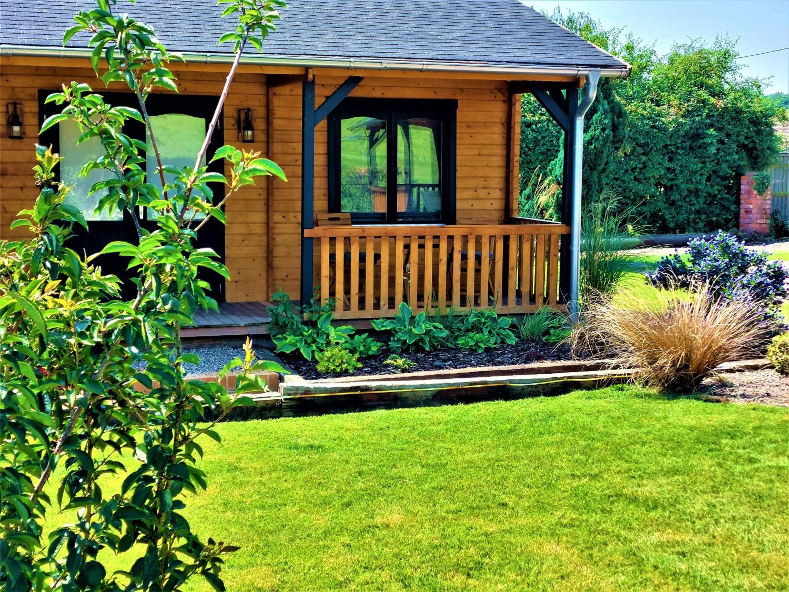 The Malvern Hills, Courtyard Cabins,Tom Cabin
