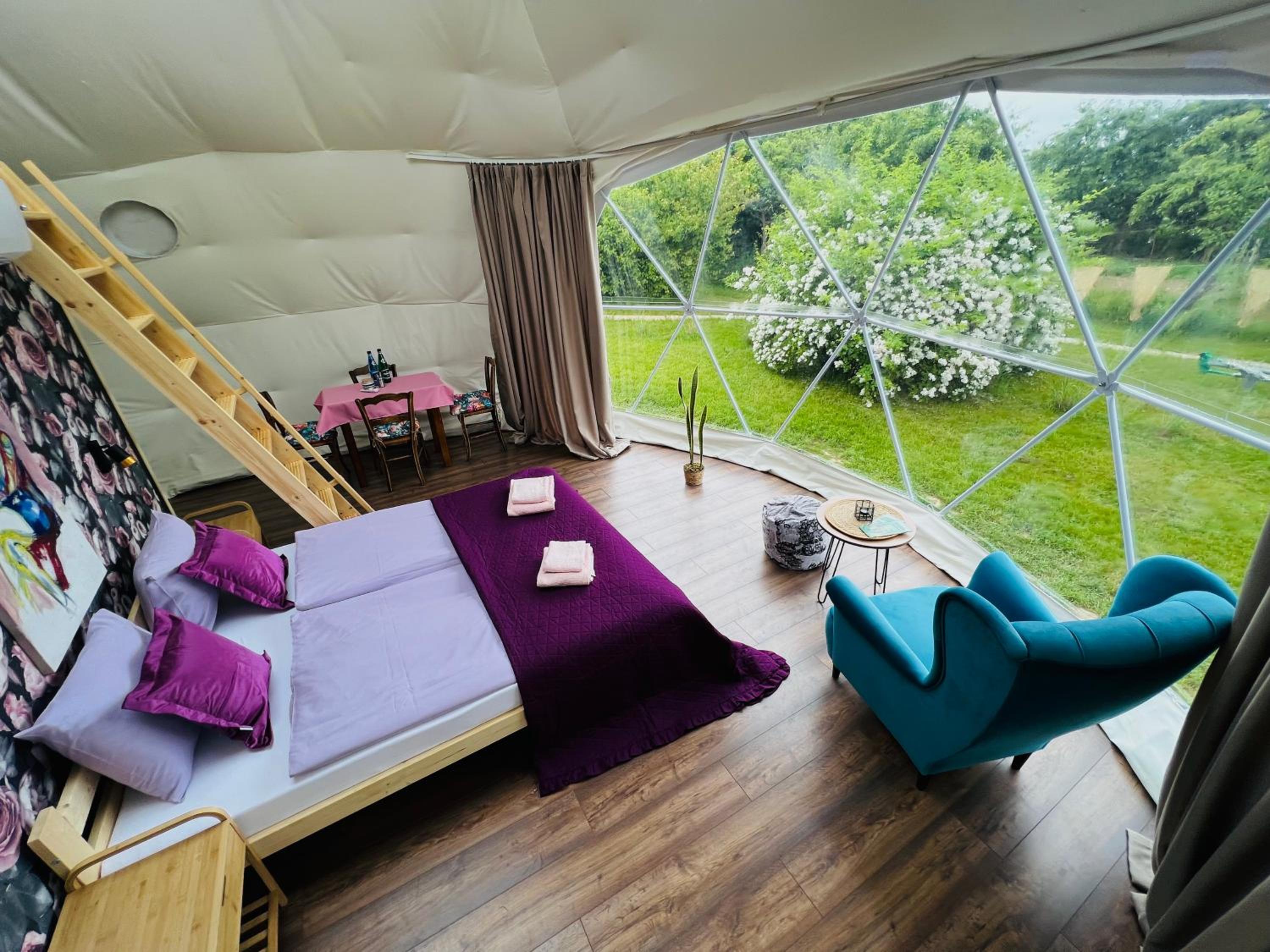Glamping Stacja Zieleniec w Nałęczowie