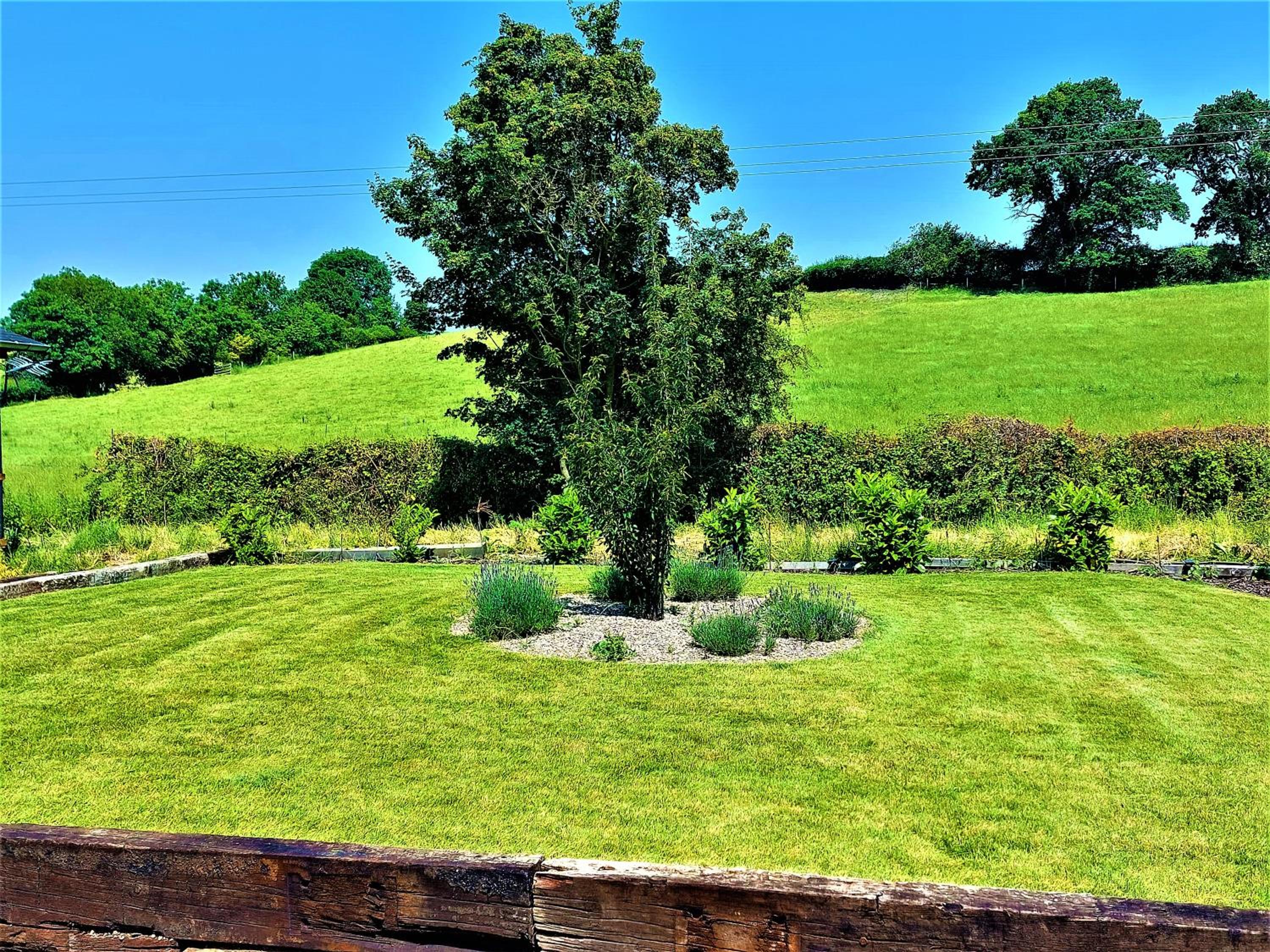 The Malvern Hills, Courtyard Cabins,Tom Cabin