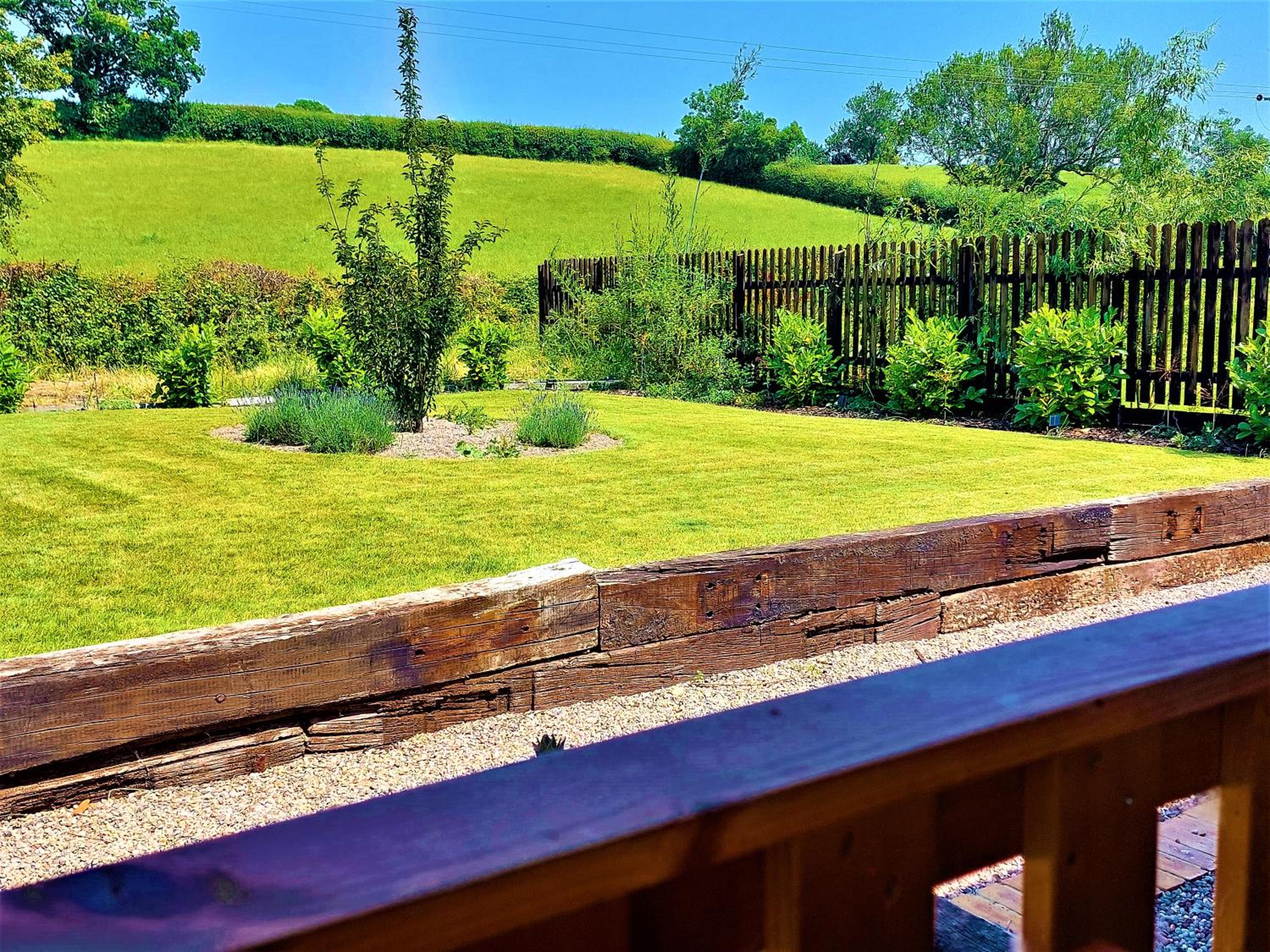 The Malvern Hills, Courtyard Cabins,Tom Cabin