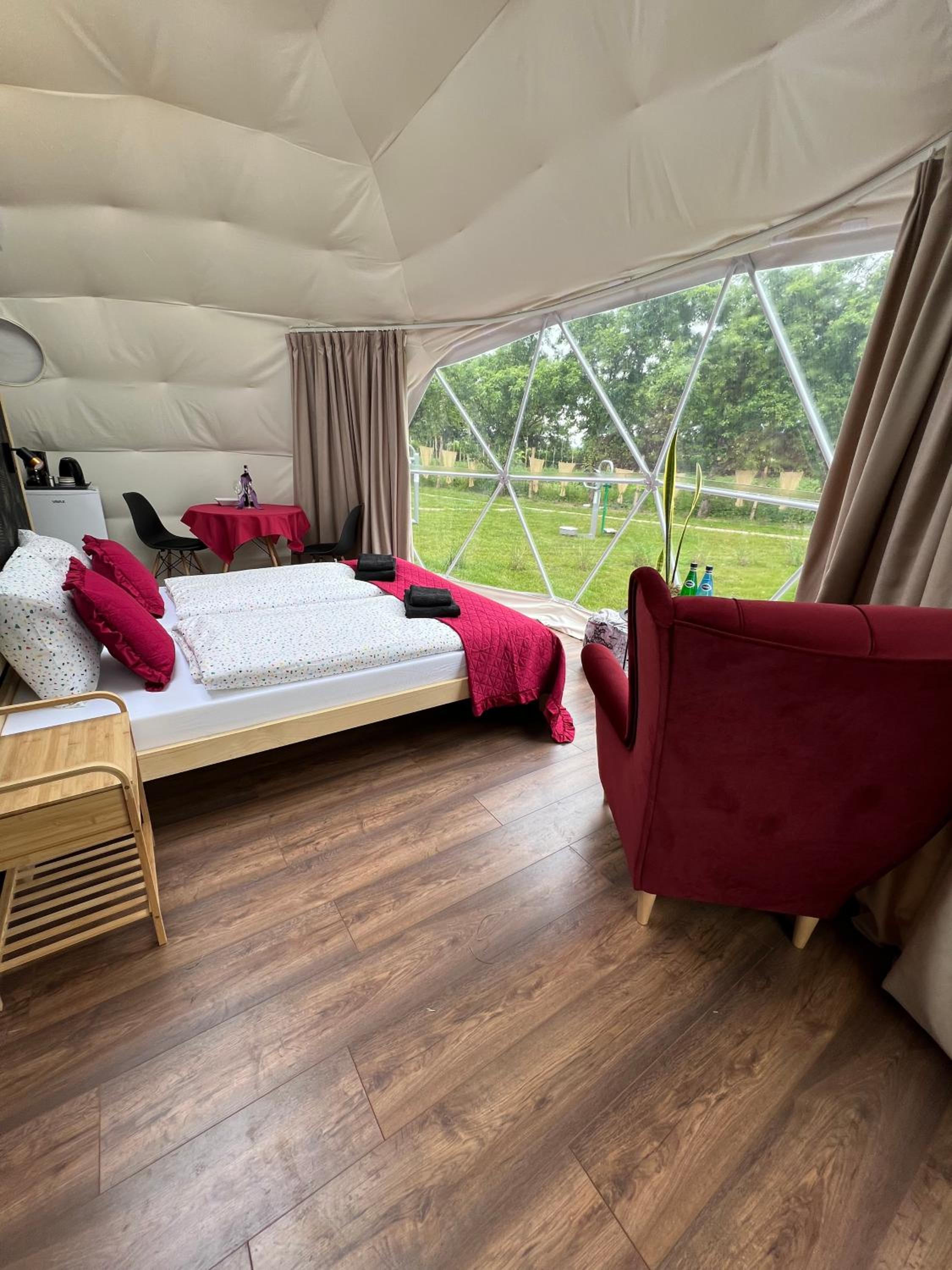 Glamping Stacja Zieleniec w Nałęczowie