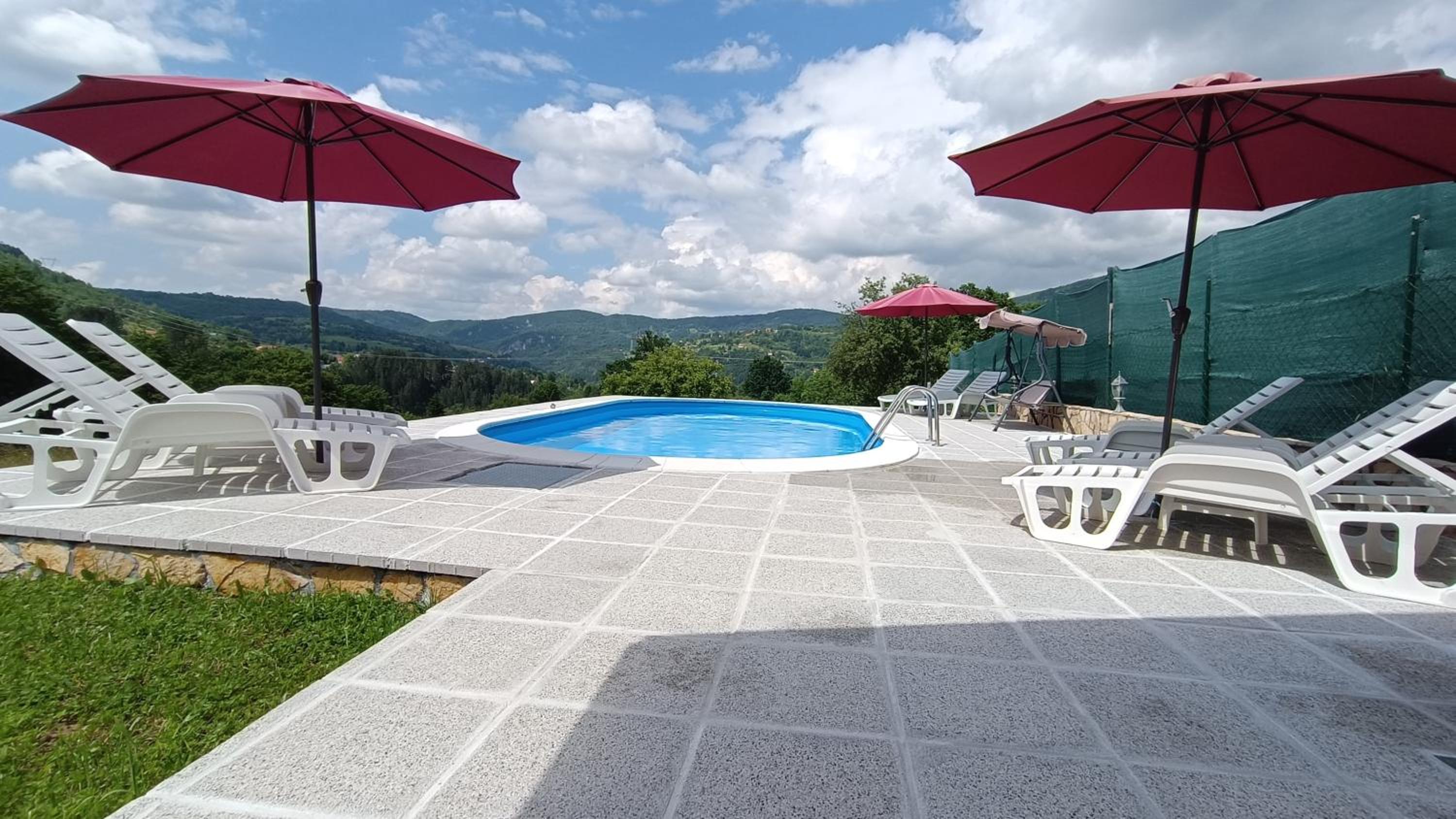 Villa Green Oasis Swimming Pool view 3