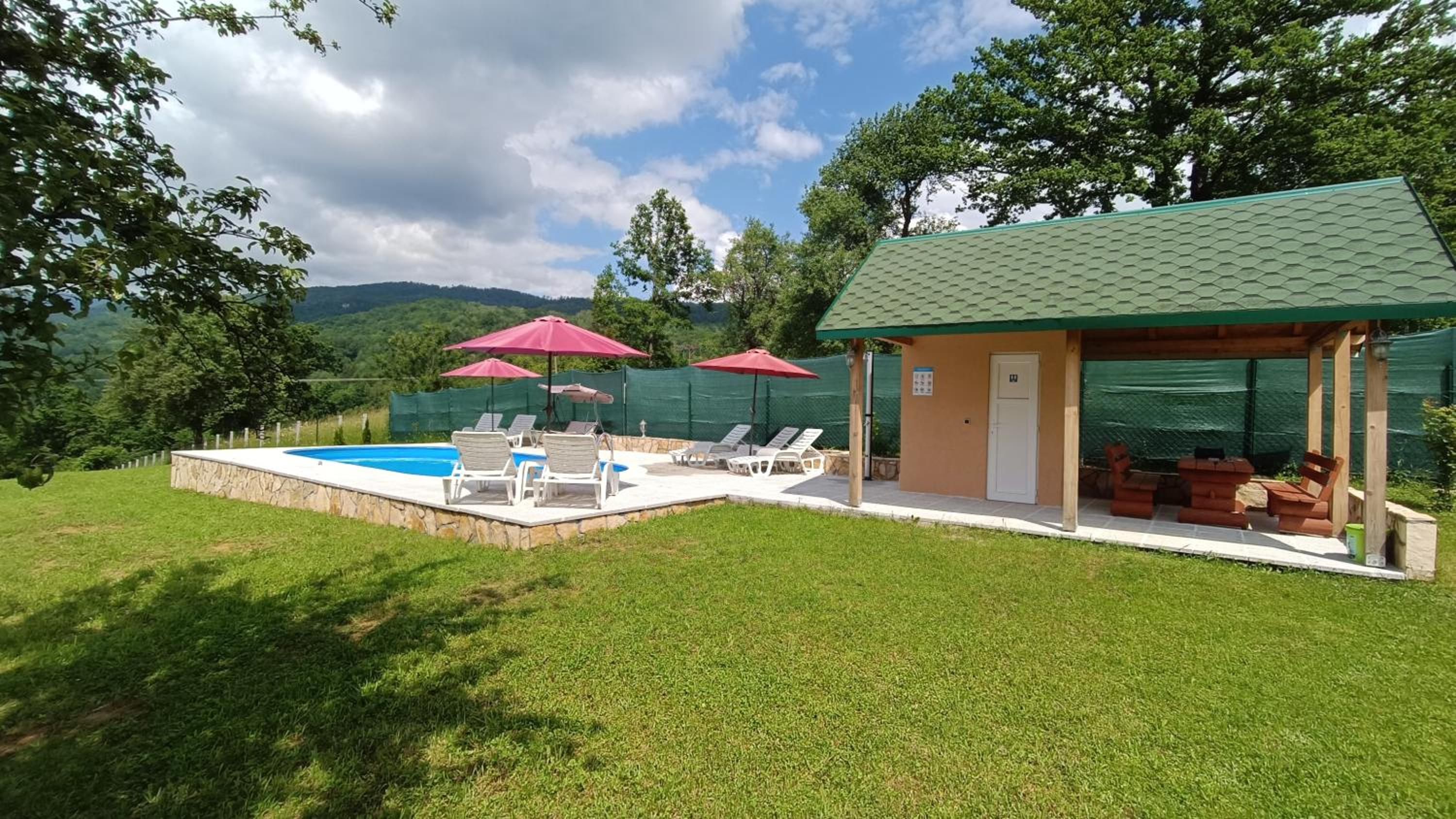 Villa Green Oasis Swimming Pool view 2