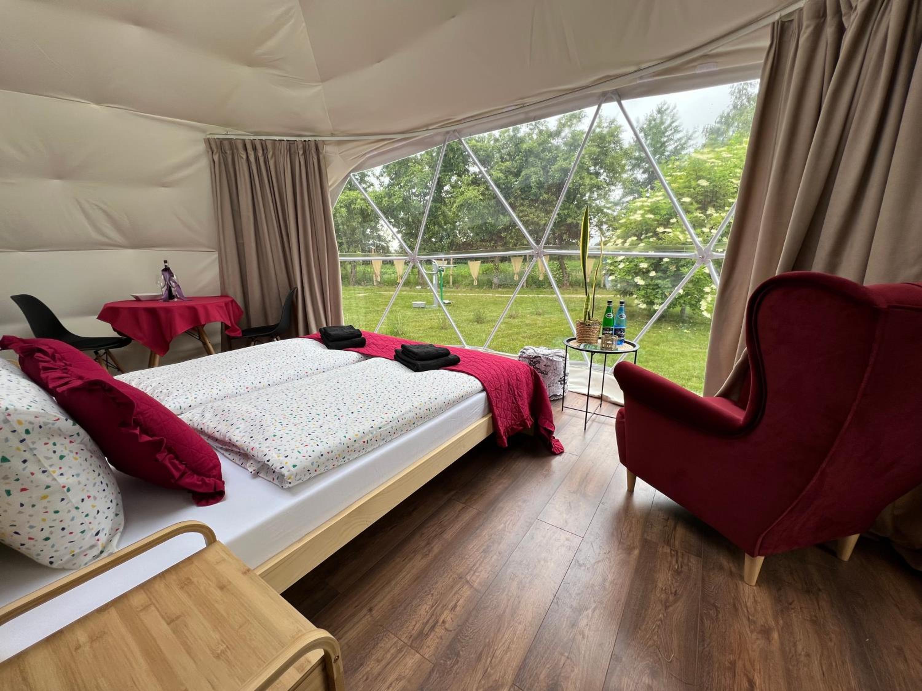 Glamping Stacja Zieleniec w Nałęczowie