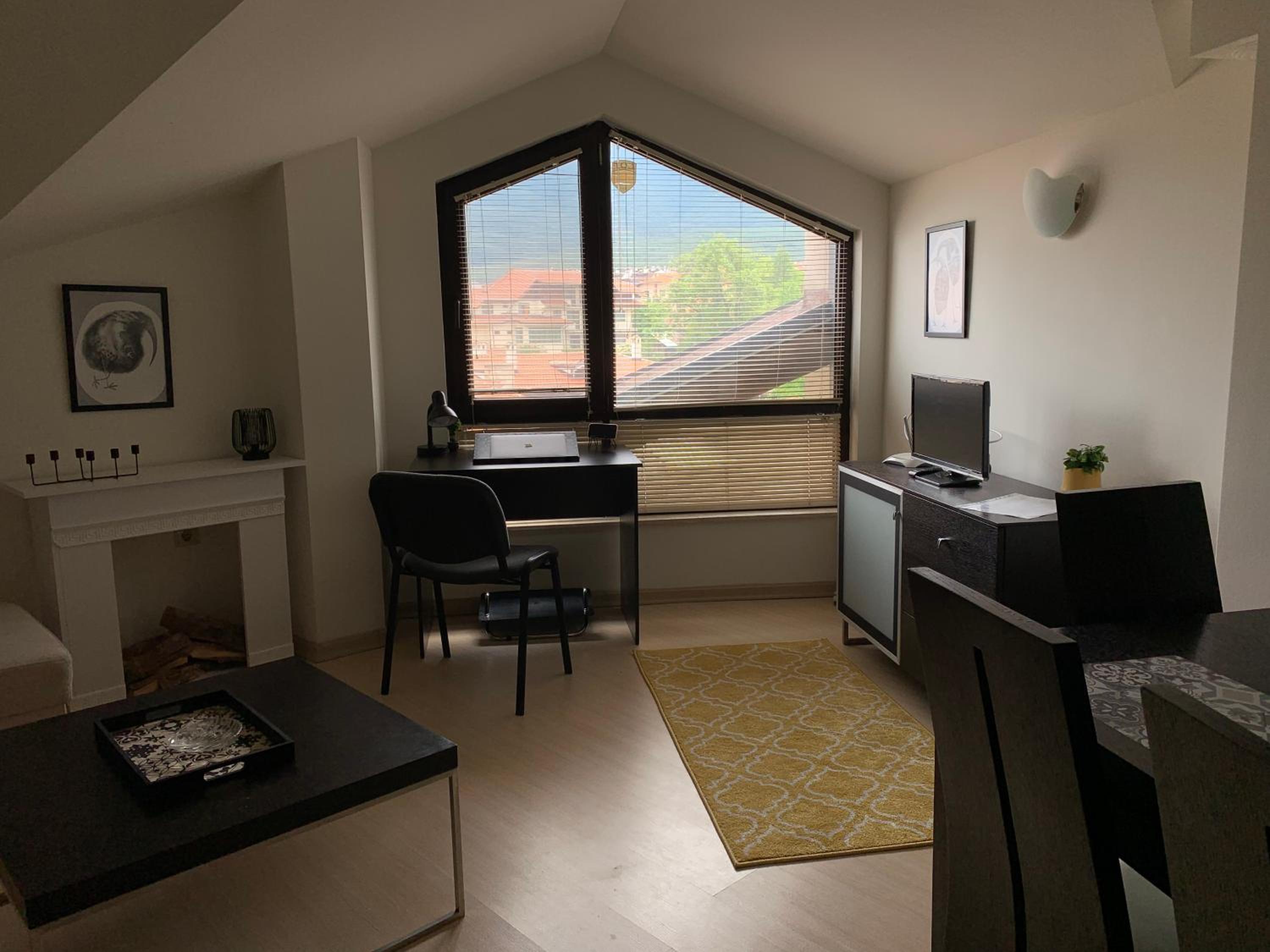 Central Art Apartment in Bansko with Mountain View