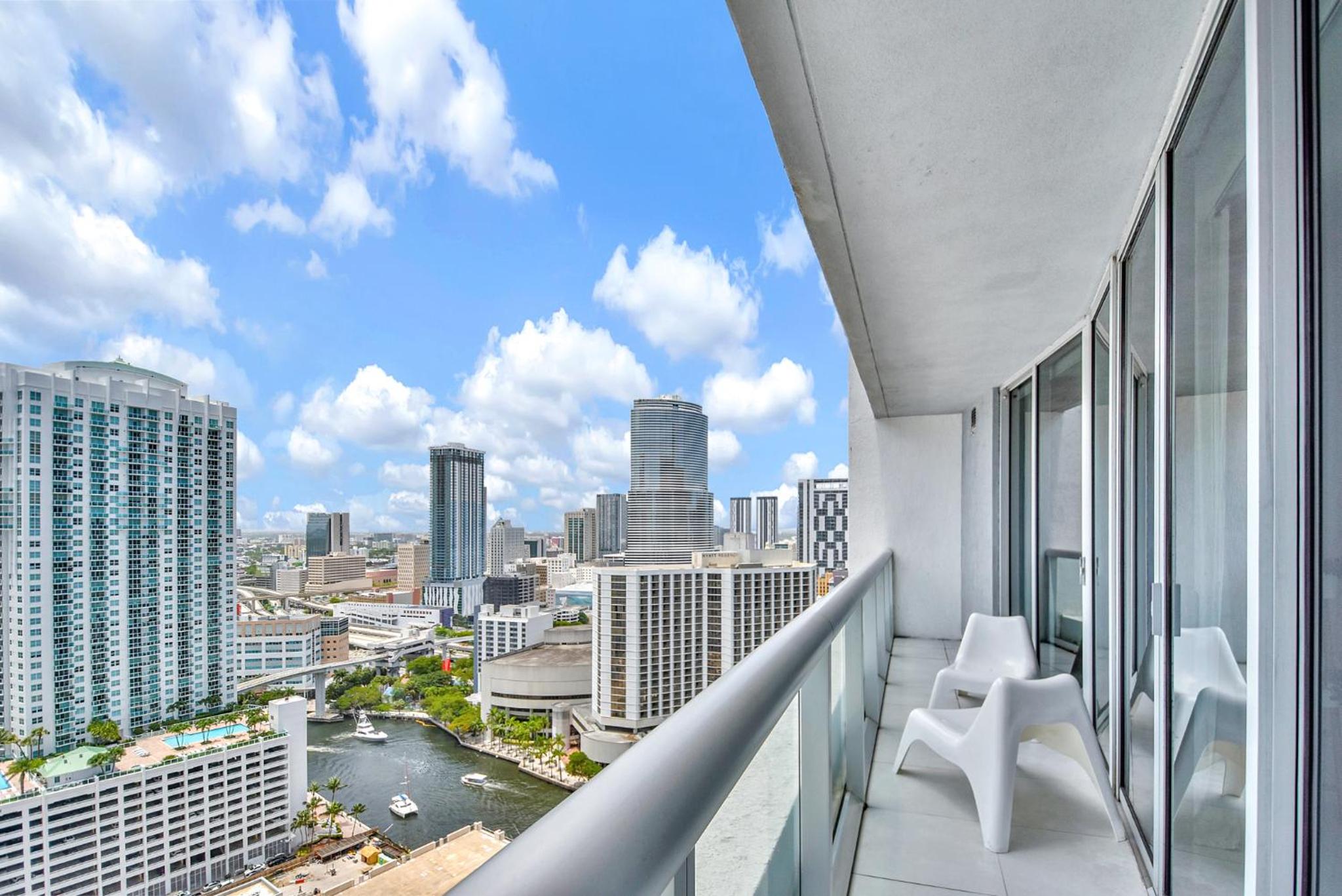 Water front Icon Brickell, W Hotel building