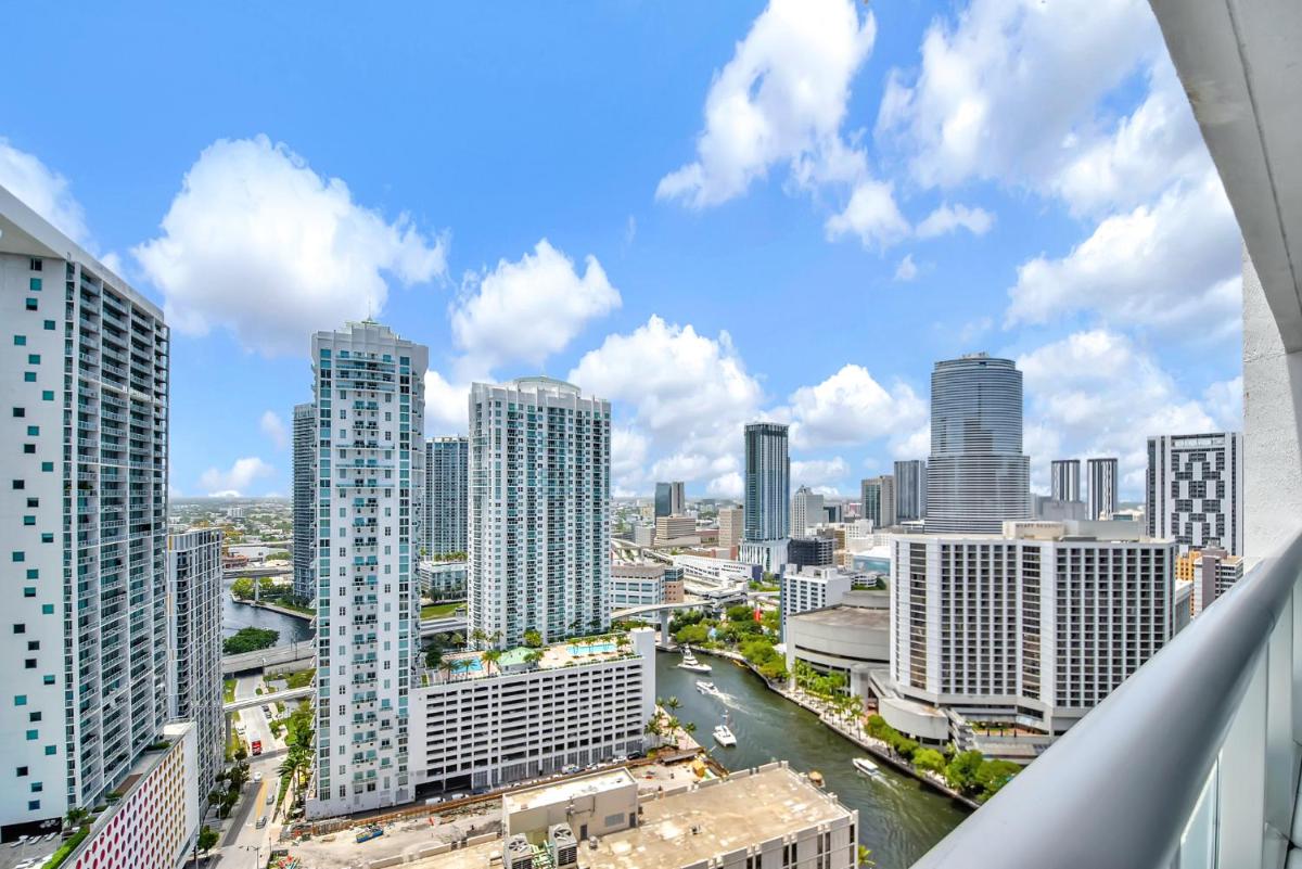 Water front Icon Brickell, W Hotel building