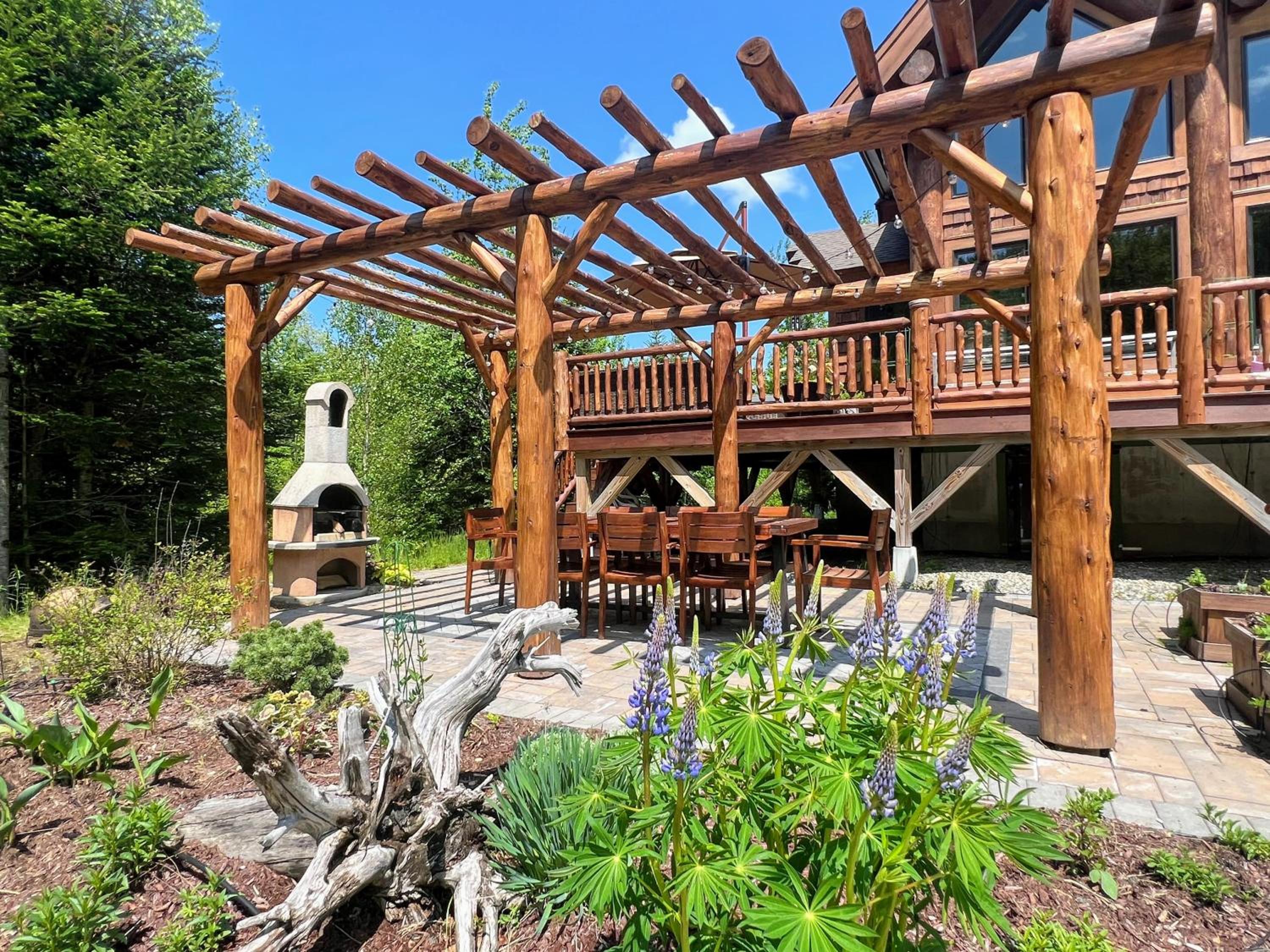 WML stunning log home in Bretton Woods, AC, 2-person Jacuzzi, indoor and outdoor fireplaces, & more! view 2
