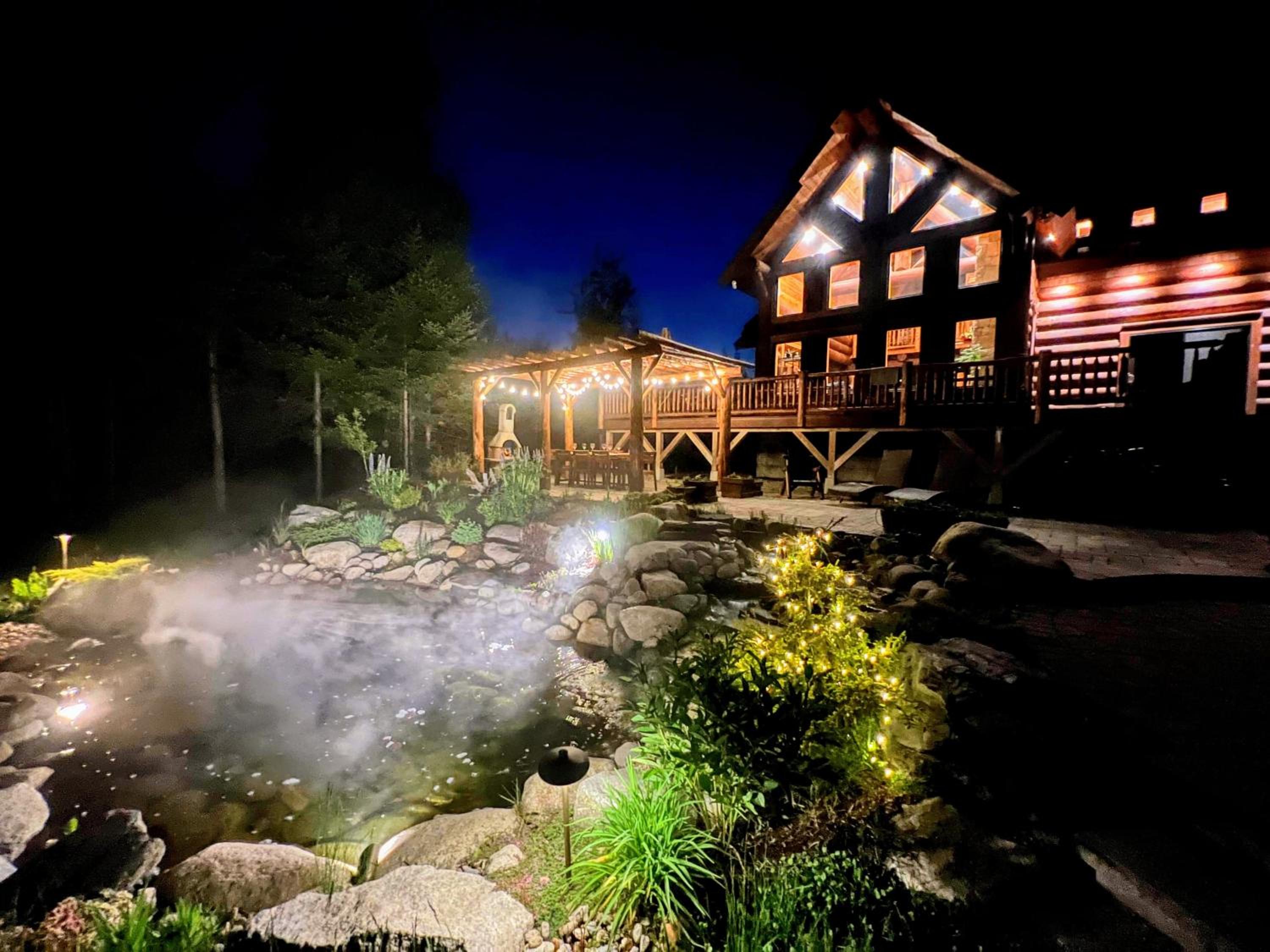 WML stunning log home in Bretton Woods, AC, 2-person Jacuzzi, indoor and outdoor fireplaces, & more! view 5